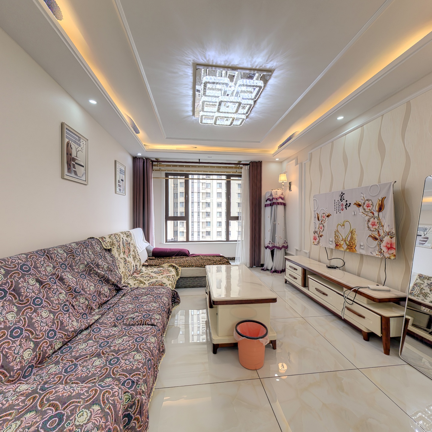 鸿坤理想湾静装修三居室，南北通透，拎包入住，有车位