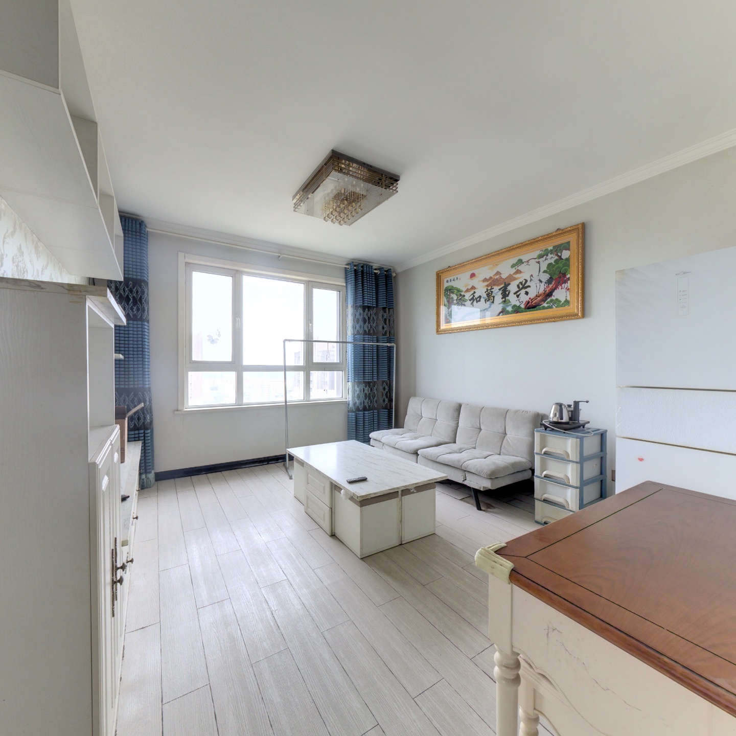 冠云路，新加坡花园，小两居，明厨明卫，电梯房