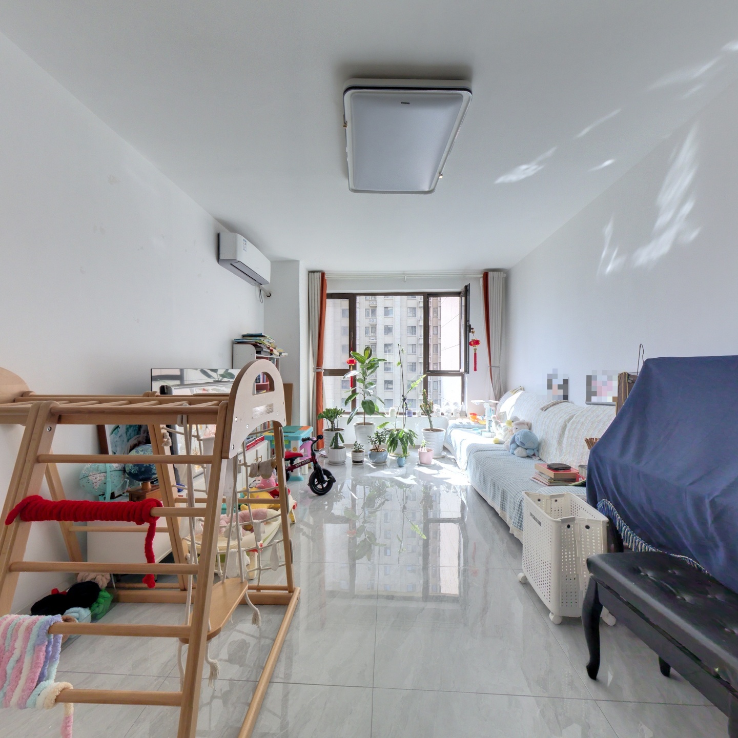 本房是经典的南北通透的三居室，精装修拎包入住，