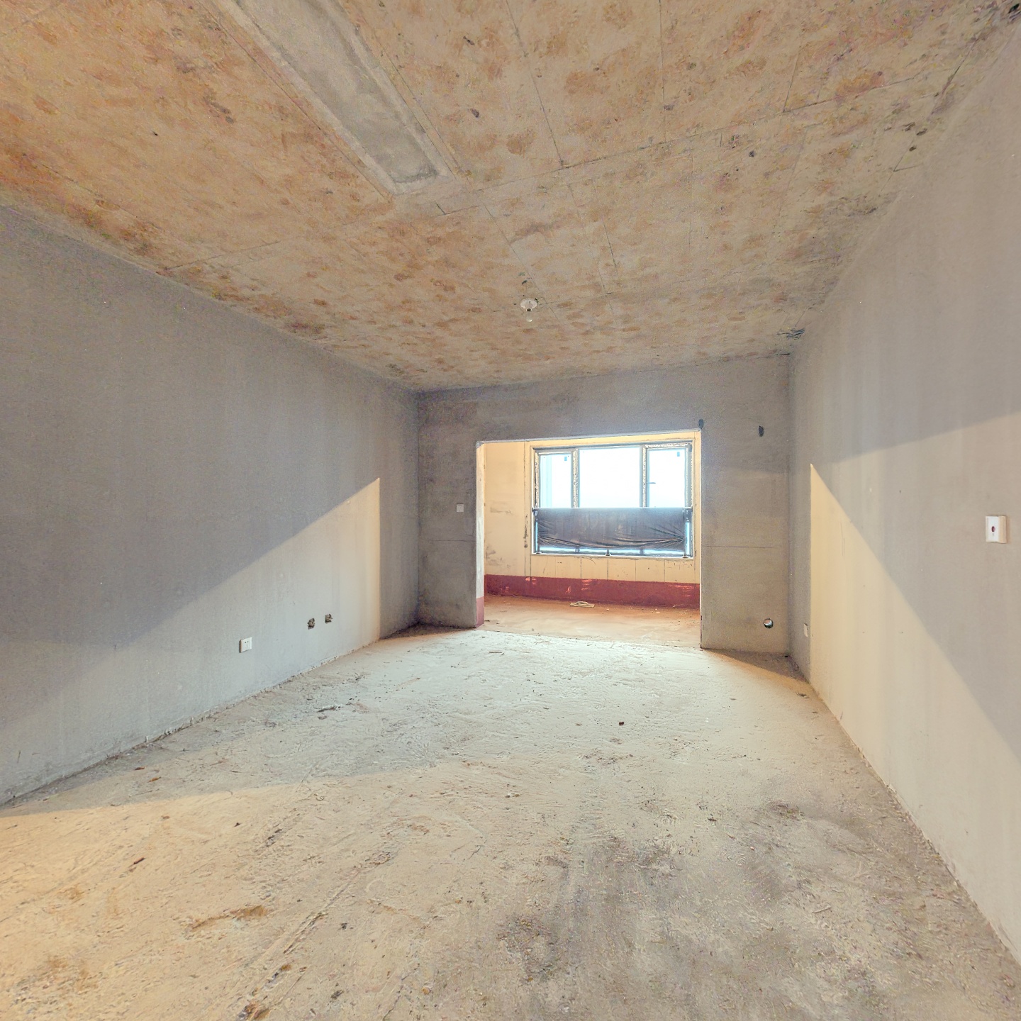 岳塘区万达华府，人车分流小区，电梯口车位出售7万