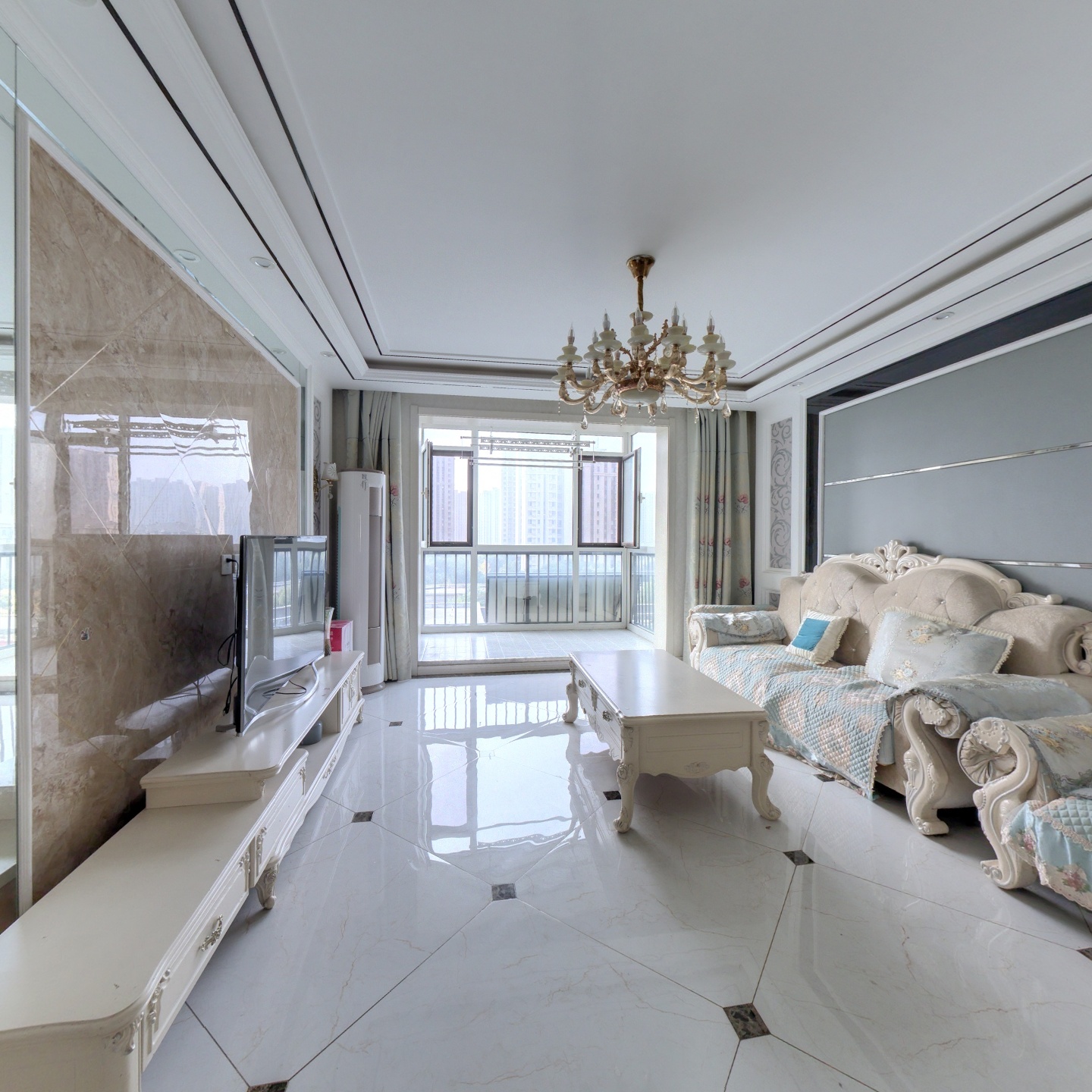 急售鸿坤小洋房，采光好，业主诚心出售