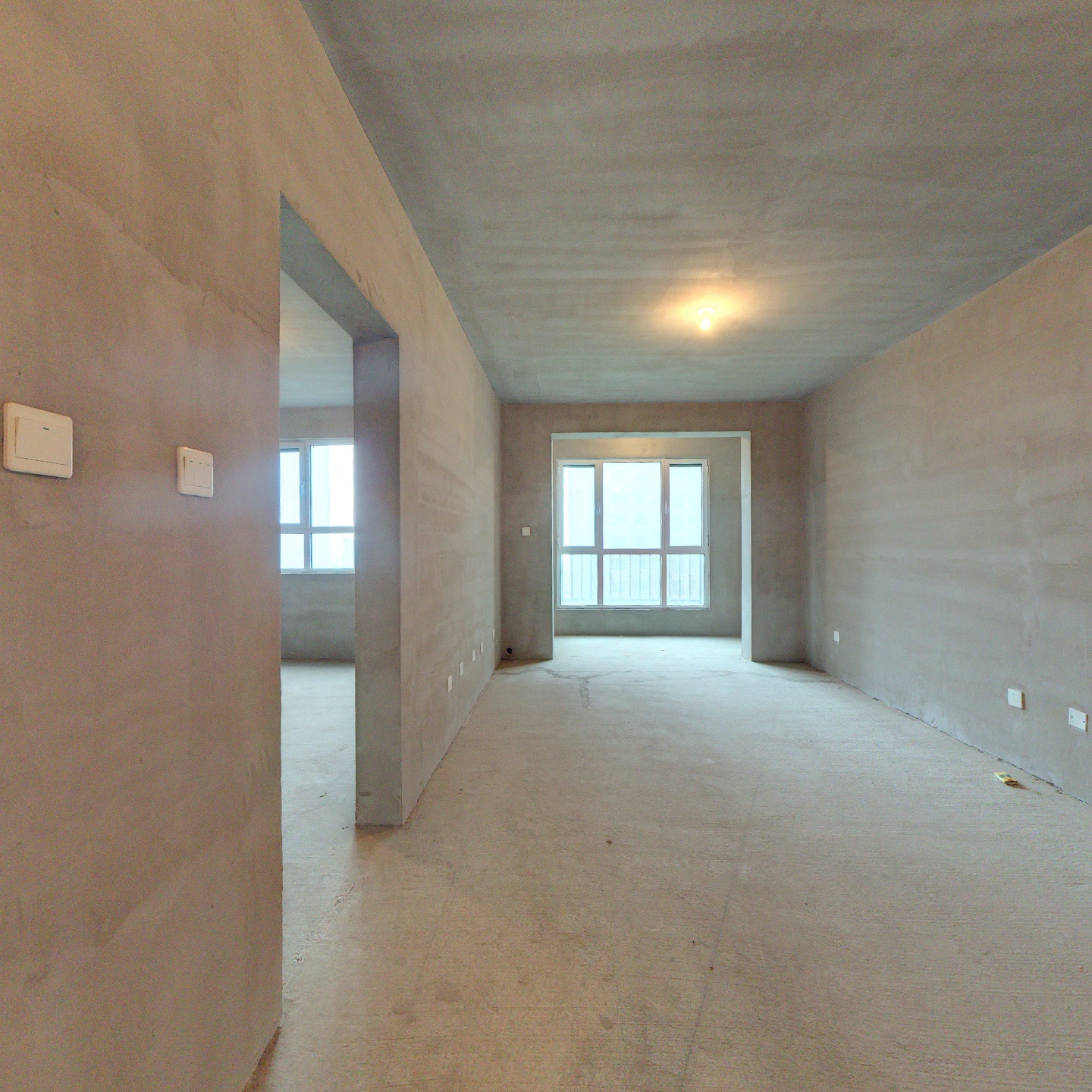 ：有本 南向2居 户型方正 全天采光