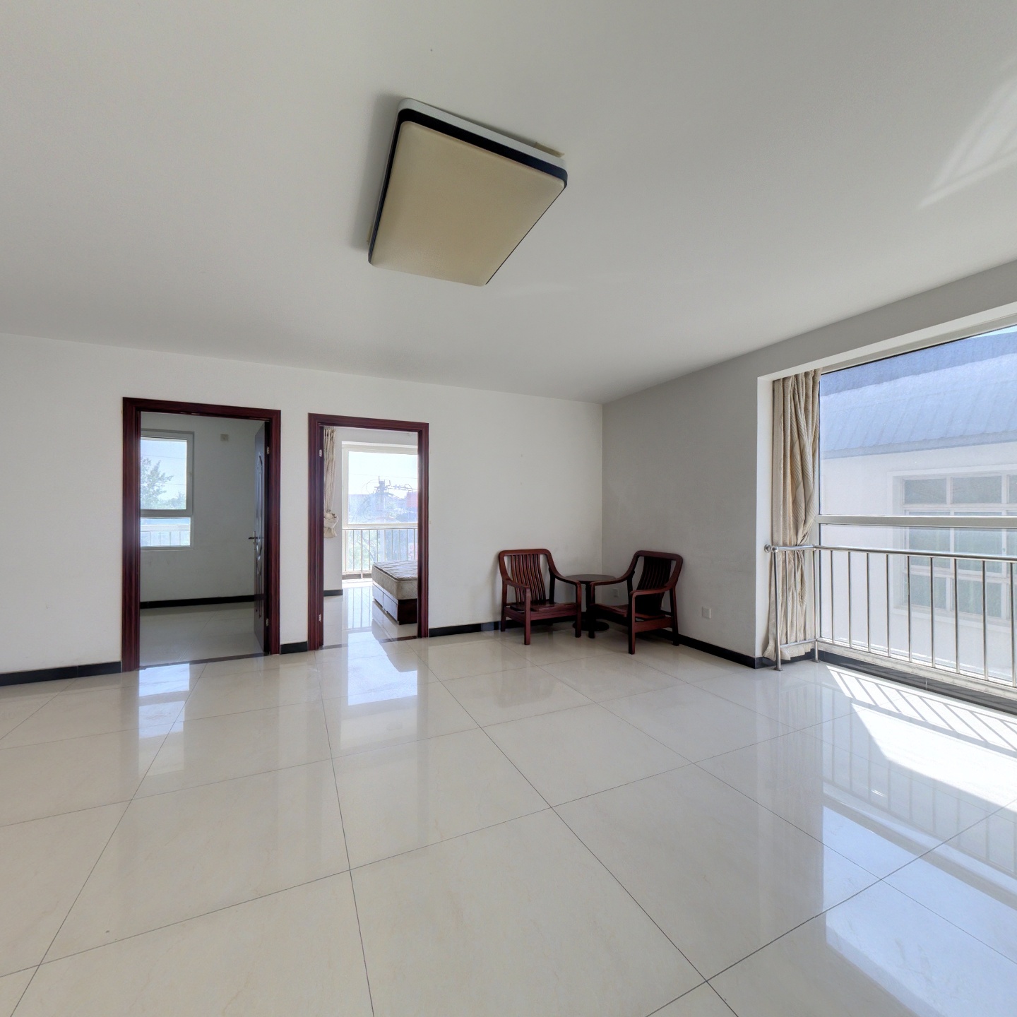 出售汇元尚品，朝阳户型，落地窗二居室。