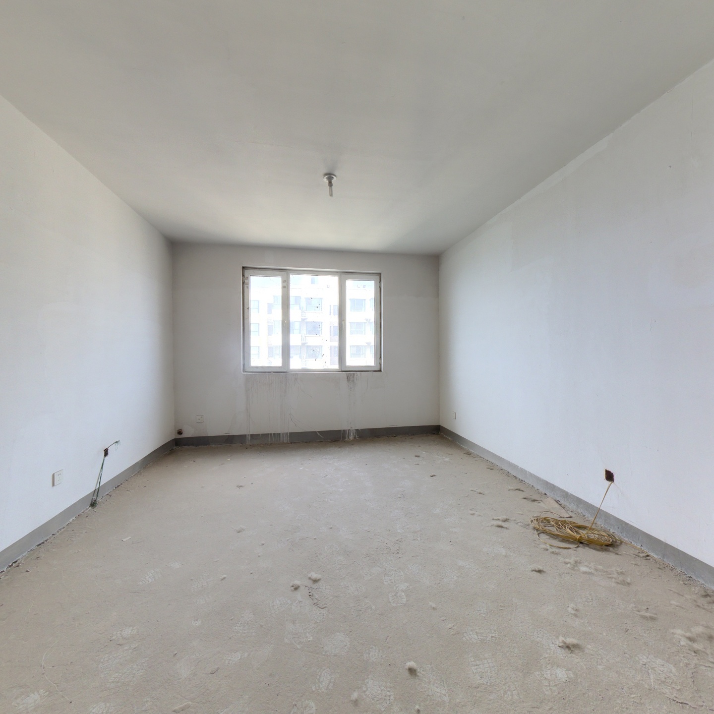 满二，三居室，集中供暖，采光好，优质房源！