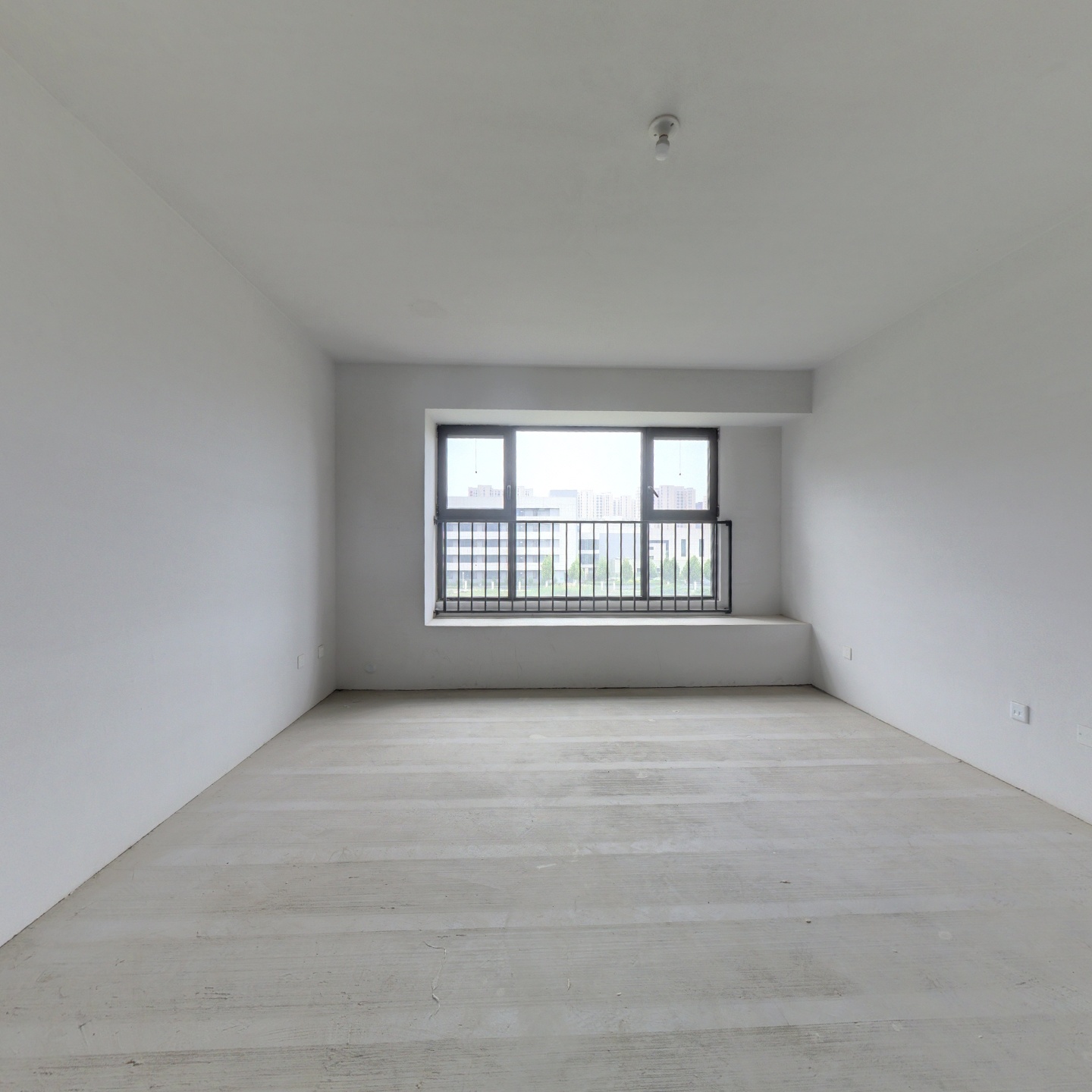 本房是经典的四叶草户型，东边户，双明卫