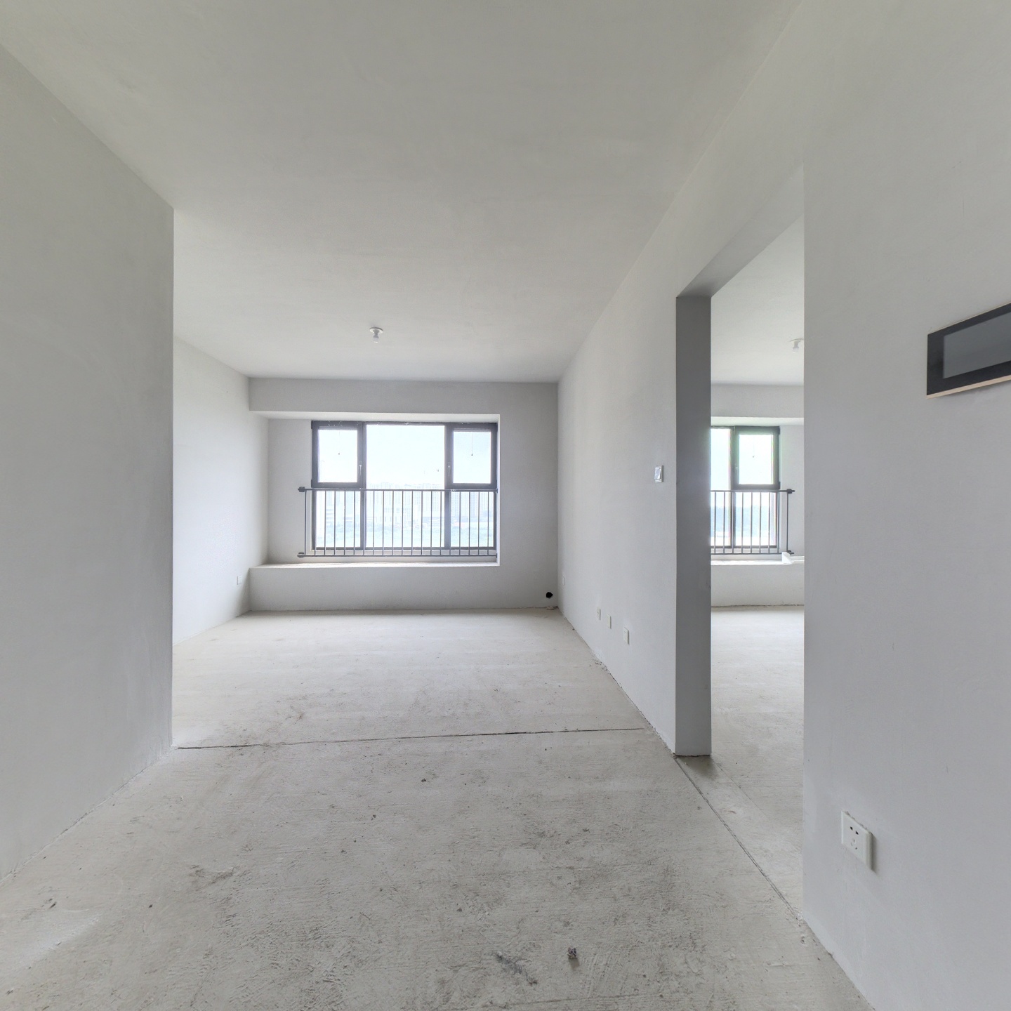 3居2卫 毛坯 中楼层 满二 15号楼无遮挡