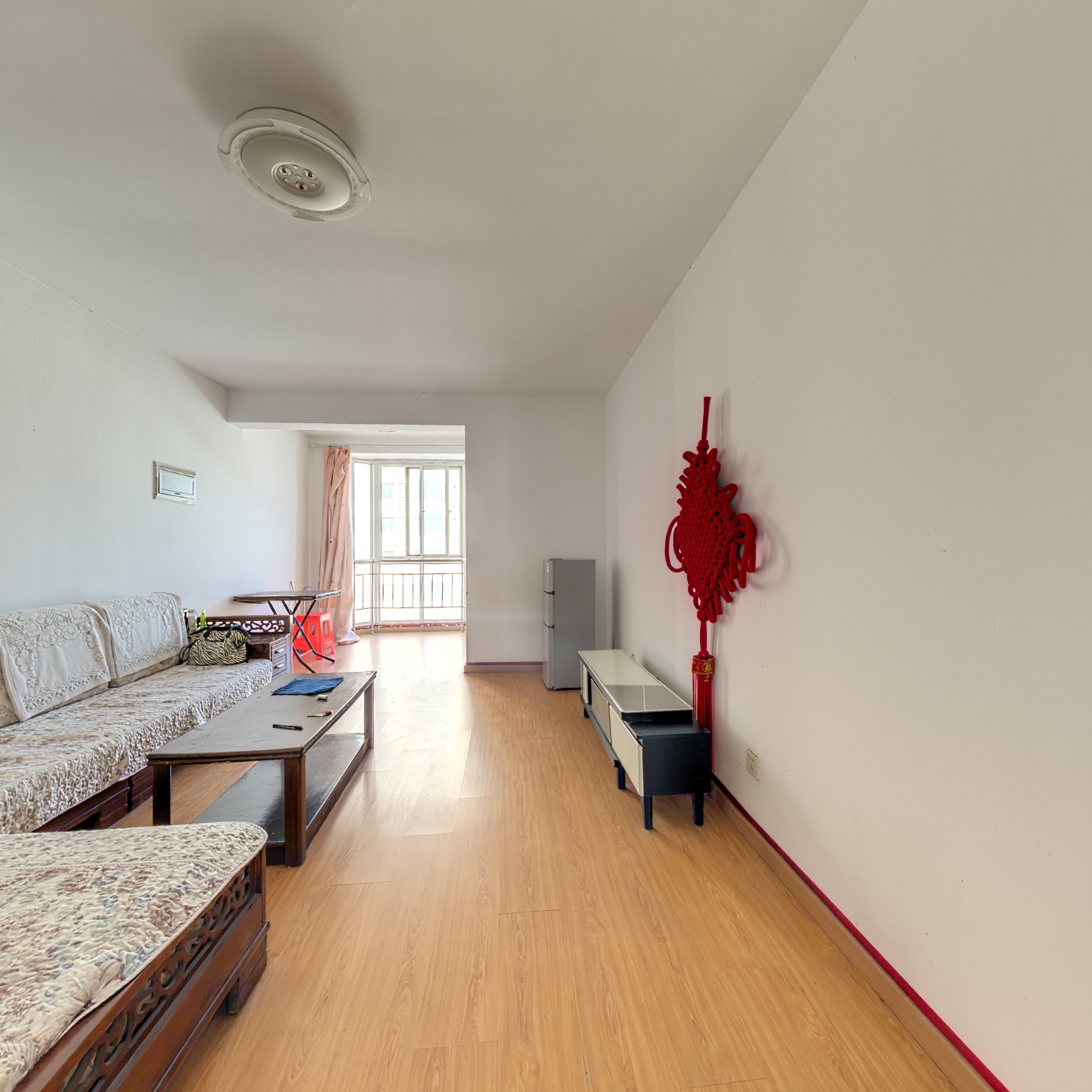 德信公园名流五期，集中供暖，南北通透两居