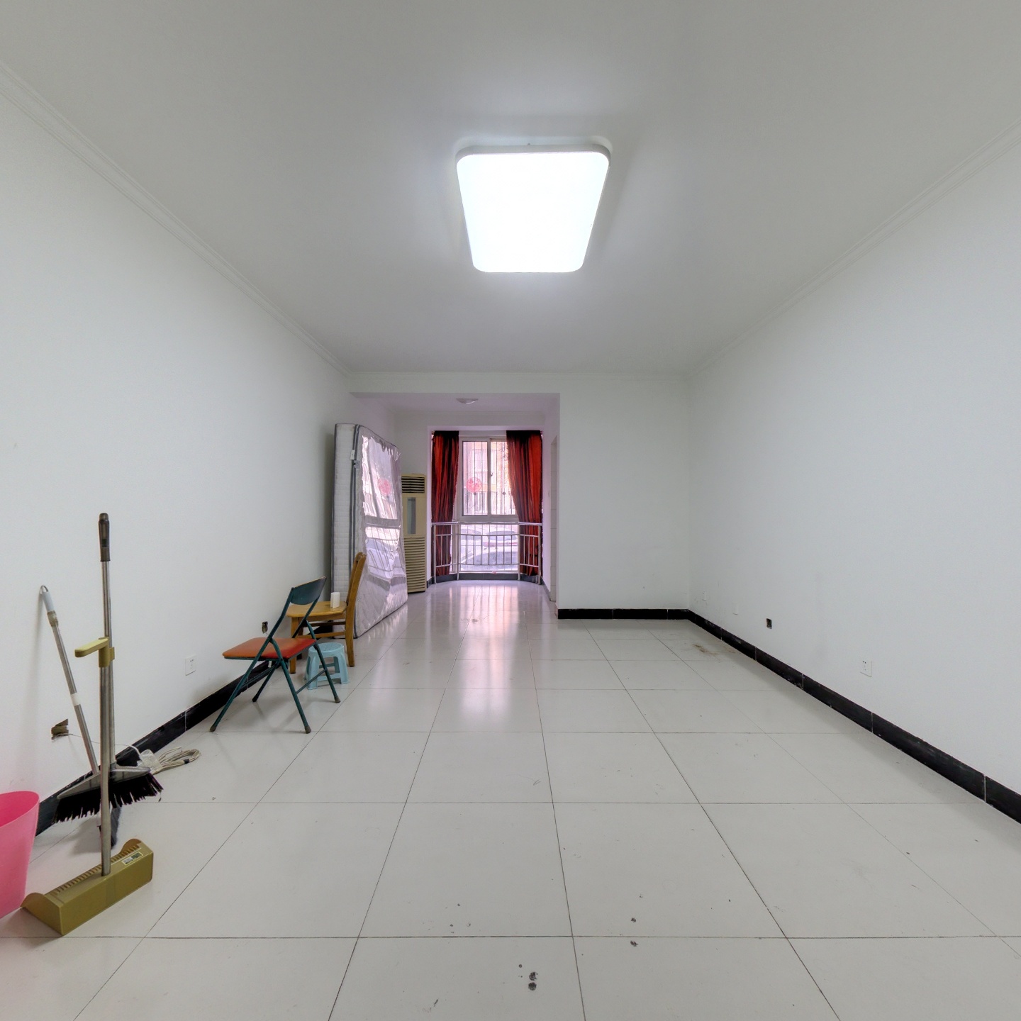 德信公园西侧，名流五期 大三居，集体供暖，低楼层