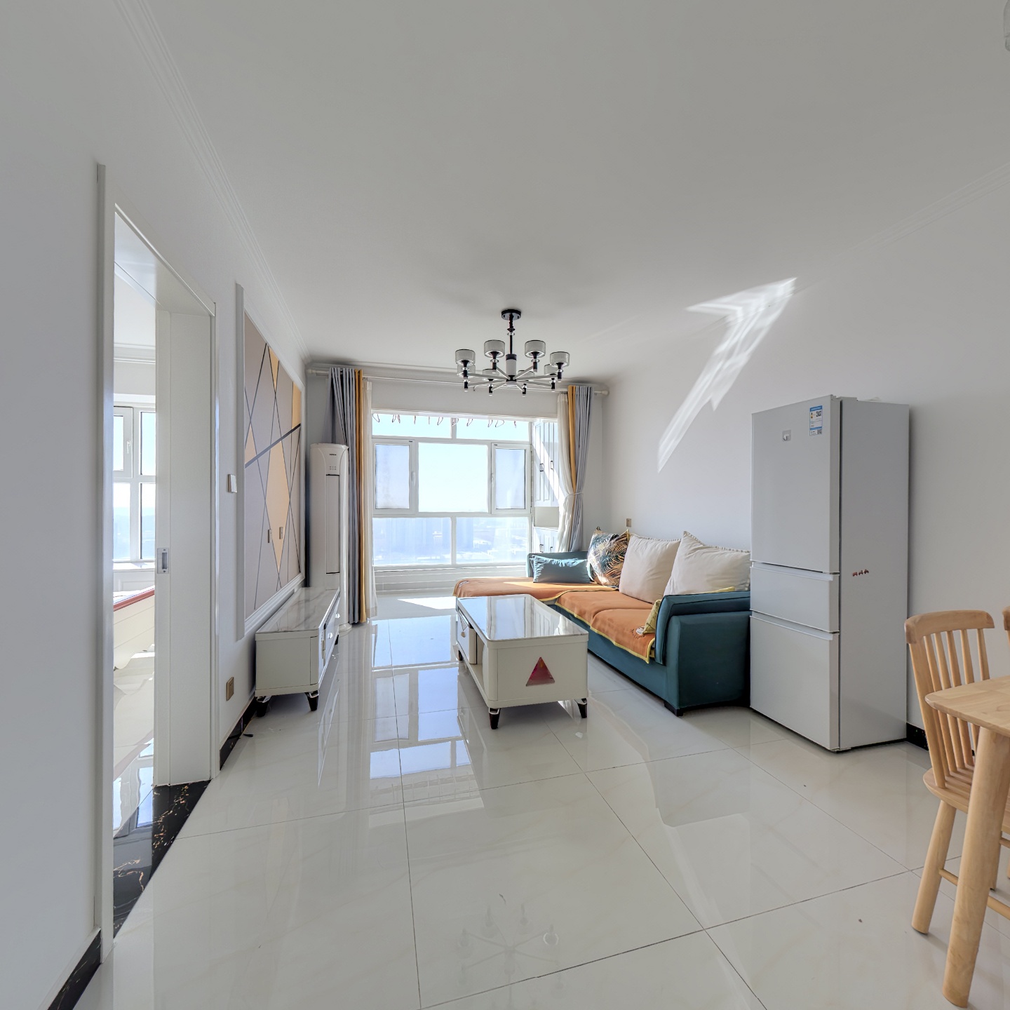 东兴街 香邑溪谷精装两居 中高楼层 房本满二