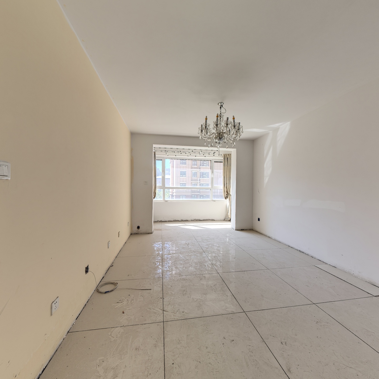 好楼层，采光好，全天都能进光，小区楼间距长，绿化高