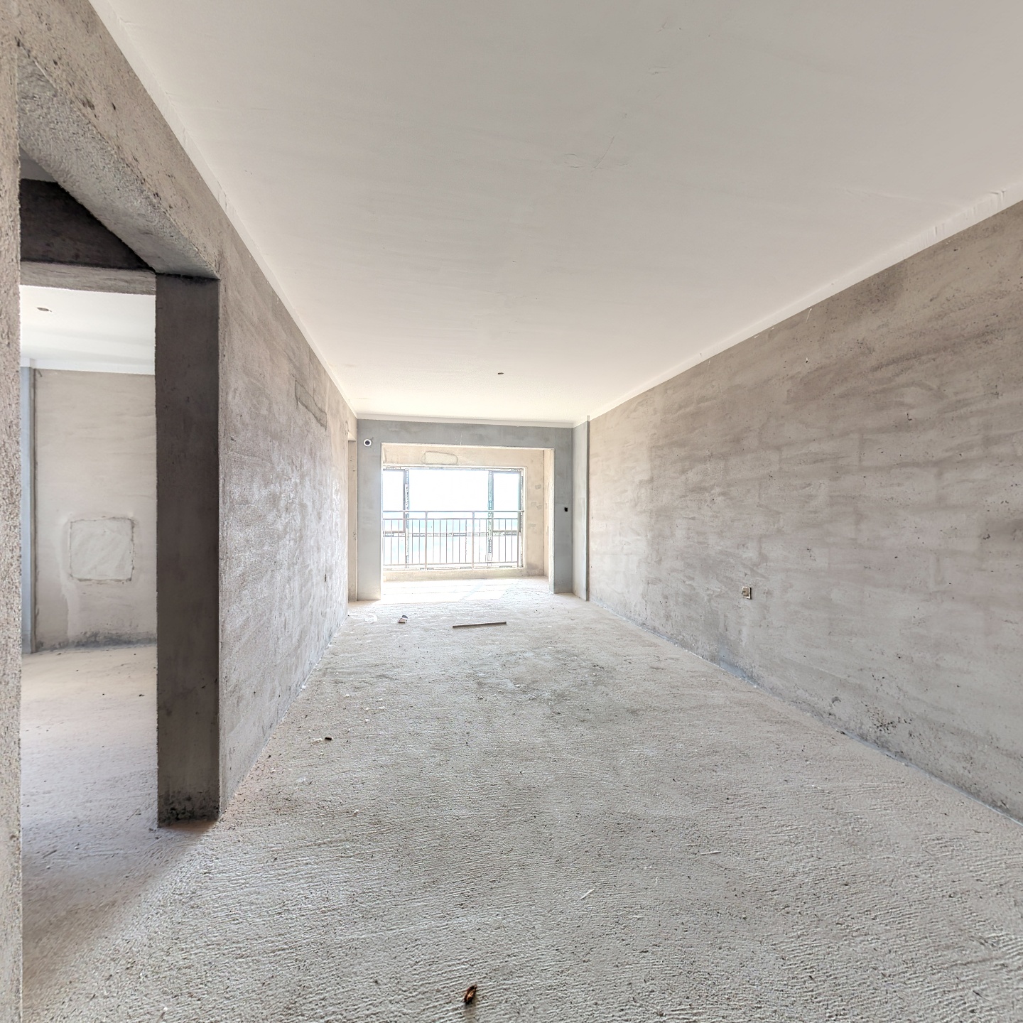 九华北，地铁口旁，滨江花园电梯中层  三房毛胚