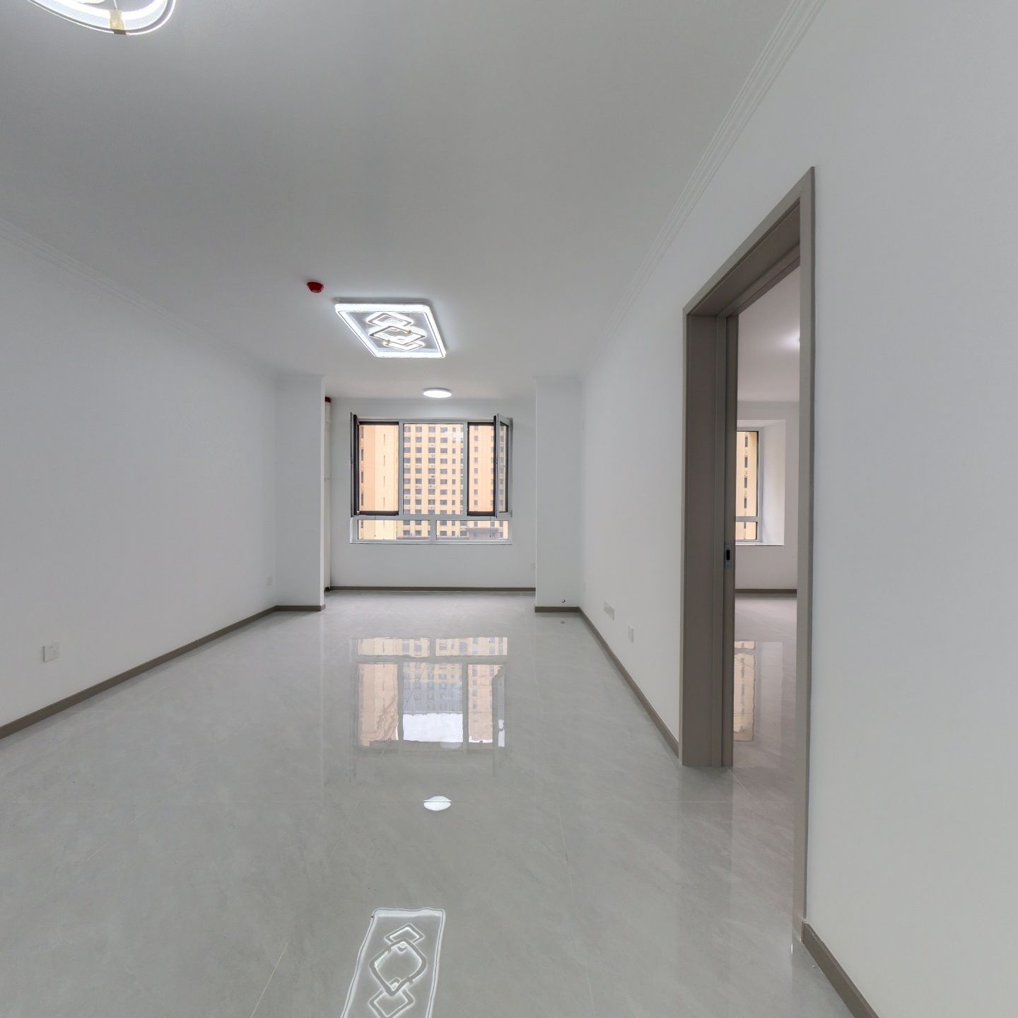 德信公园北侧 毛坯大两居 视野开阔