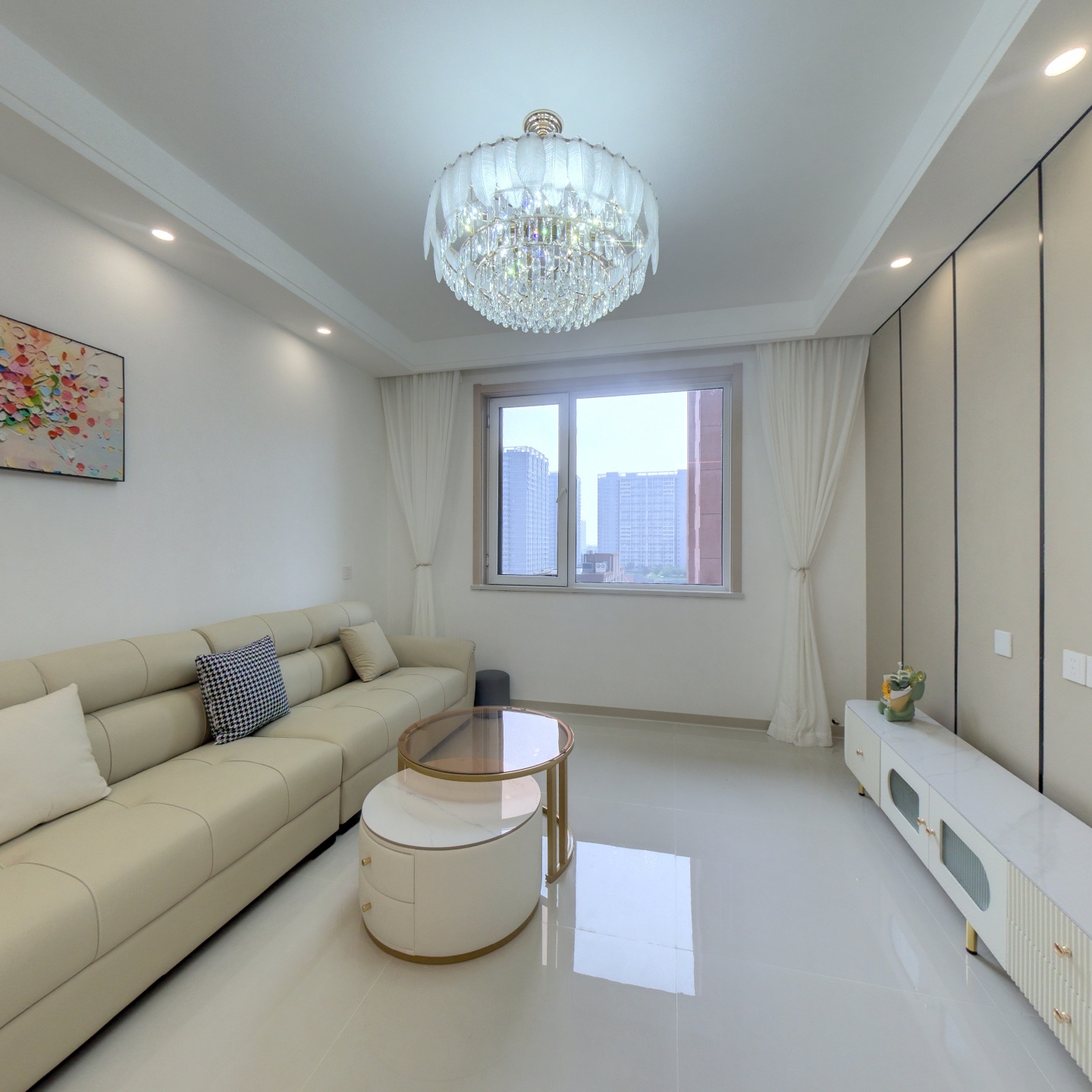 中医院正规一居室，精装修，大阳台，采光好，中间楼层