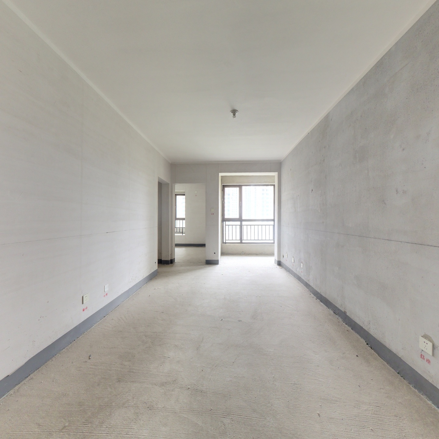 急售天伦湾嘉园南向两居，76平米，42万可议