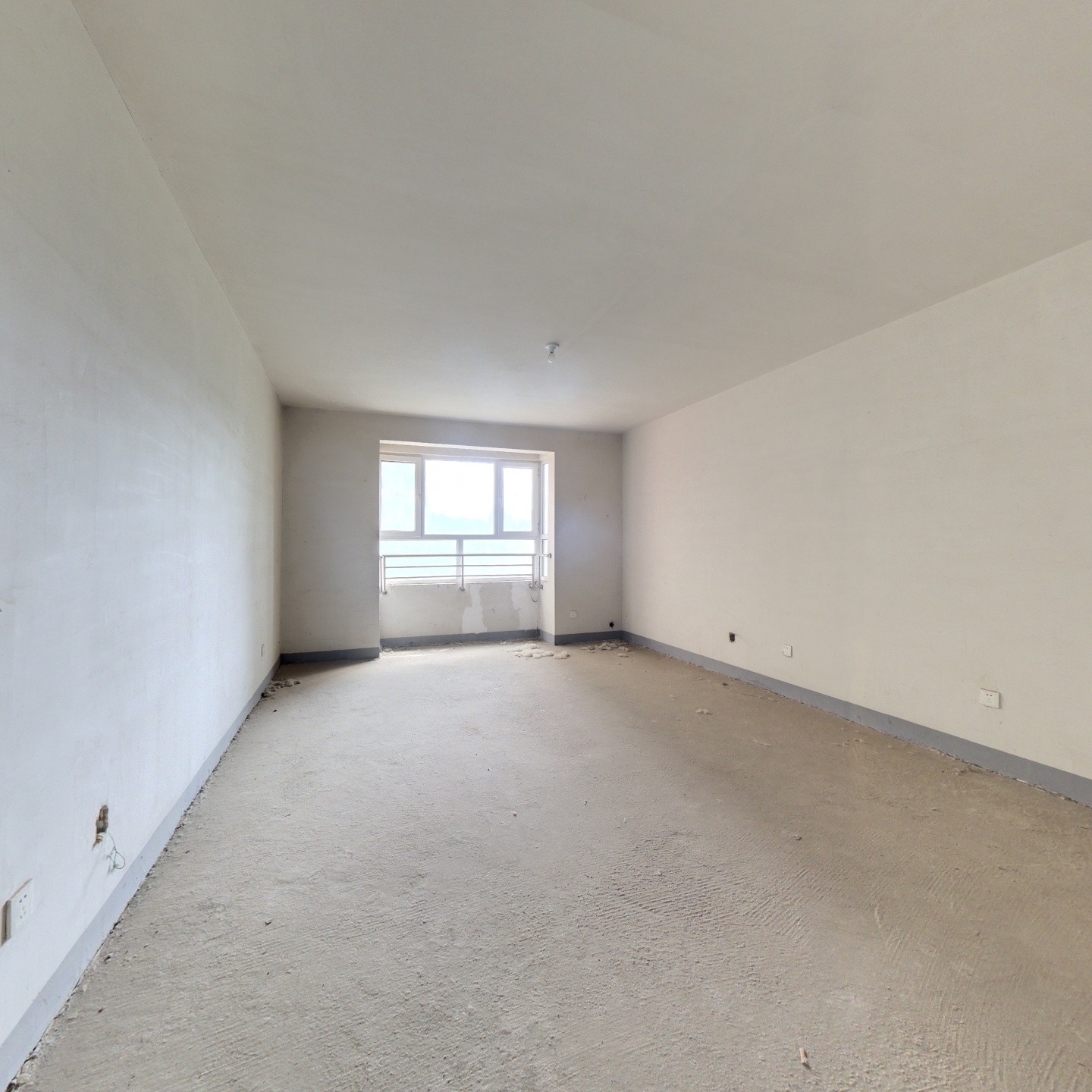 水岸花城三居室毛坯，南北通透户型，您居住的好选择