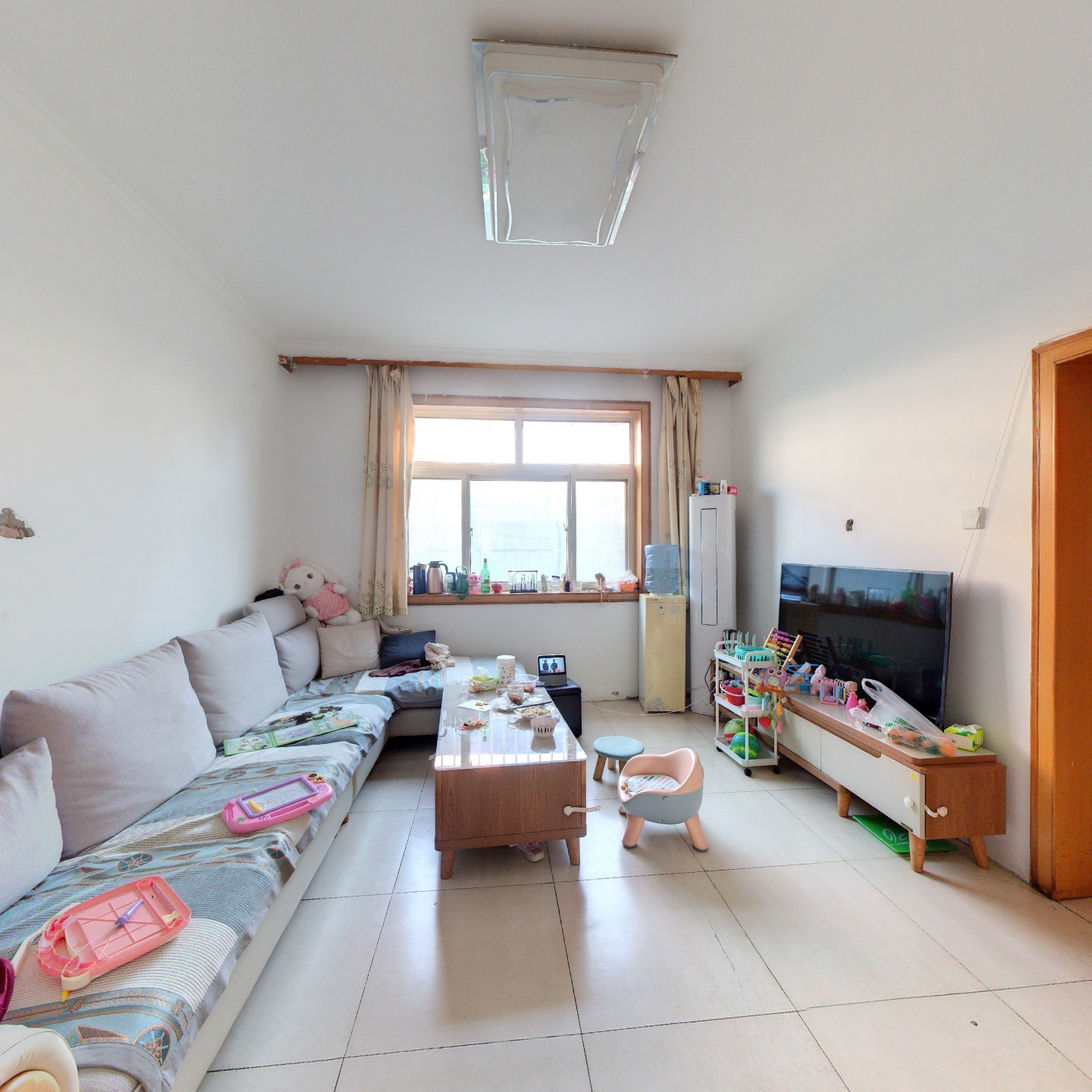 开发区政法街怡海嘉园两居，本满五不唯一。