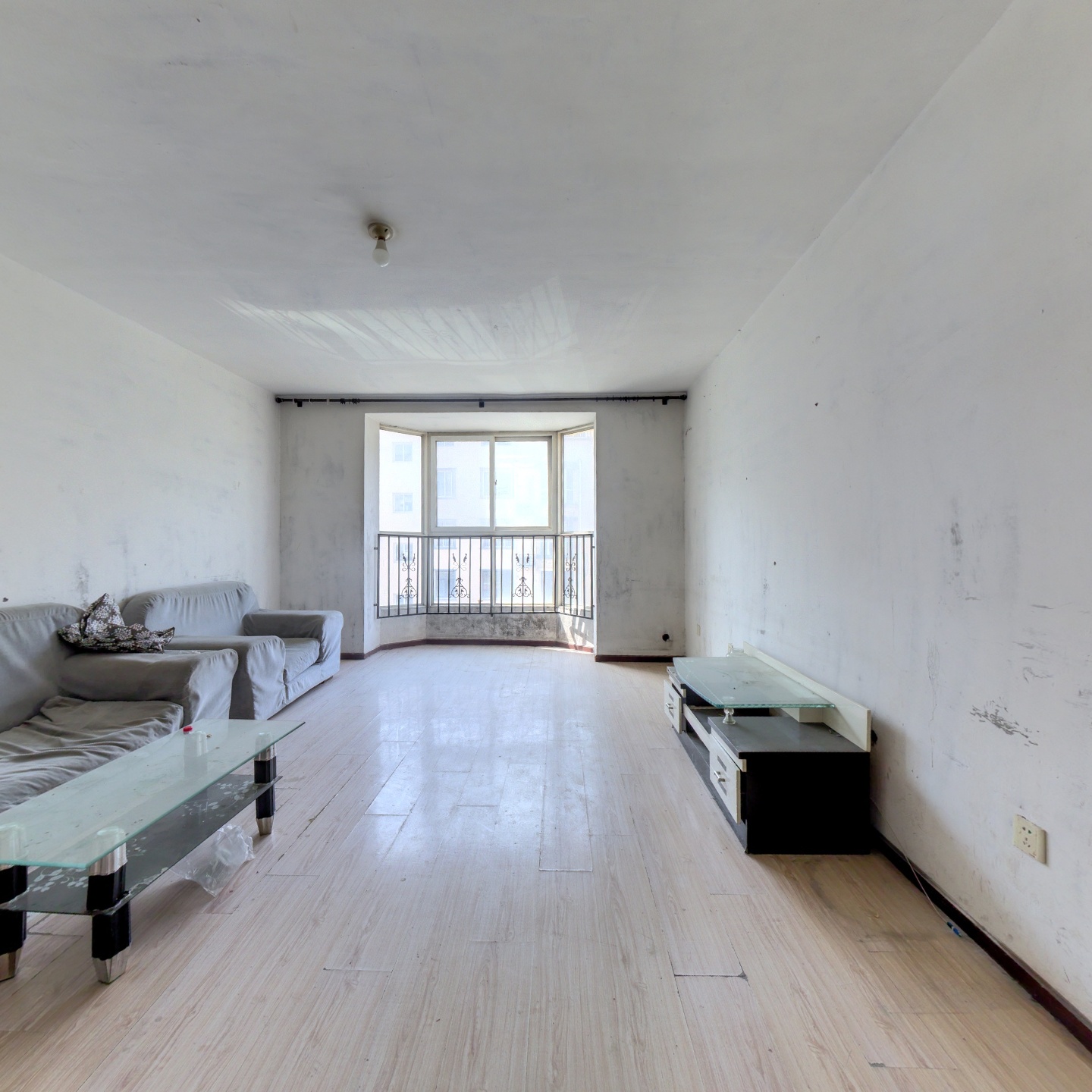 名流枫景洋房中间楼层 地上停车方便 新板楼