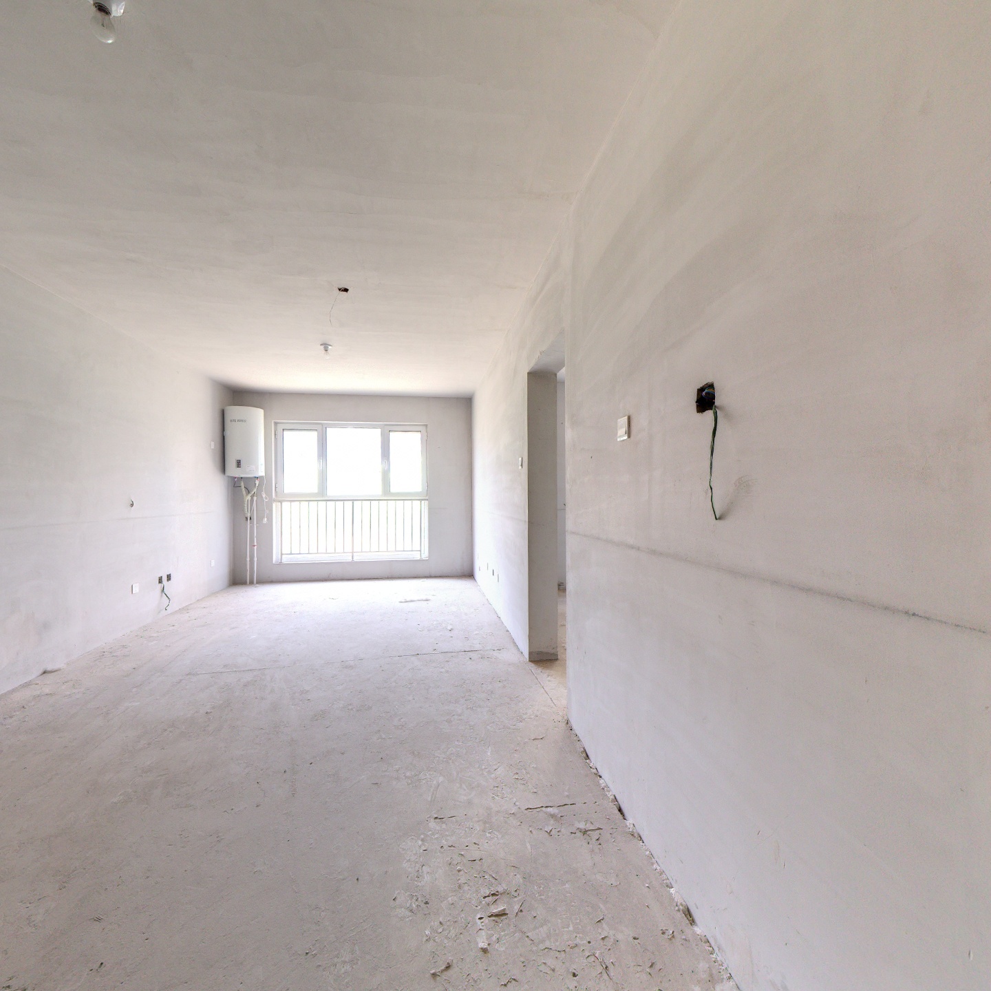 全阳两居，通勤方便，交通便利，配套齐全。