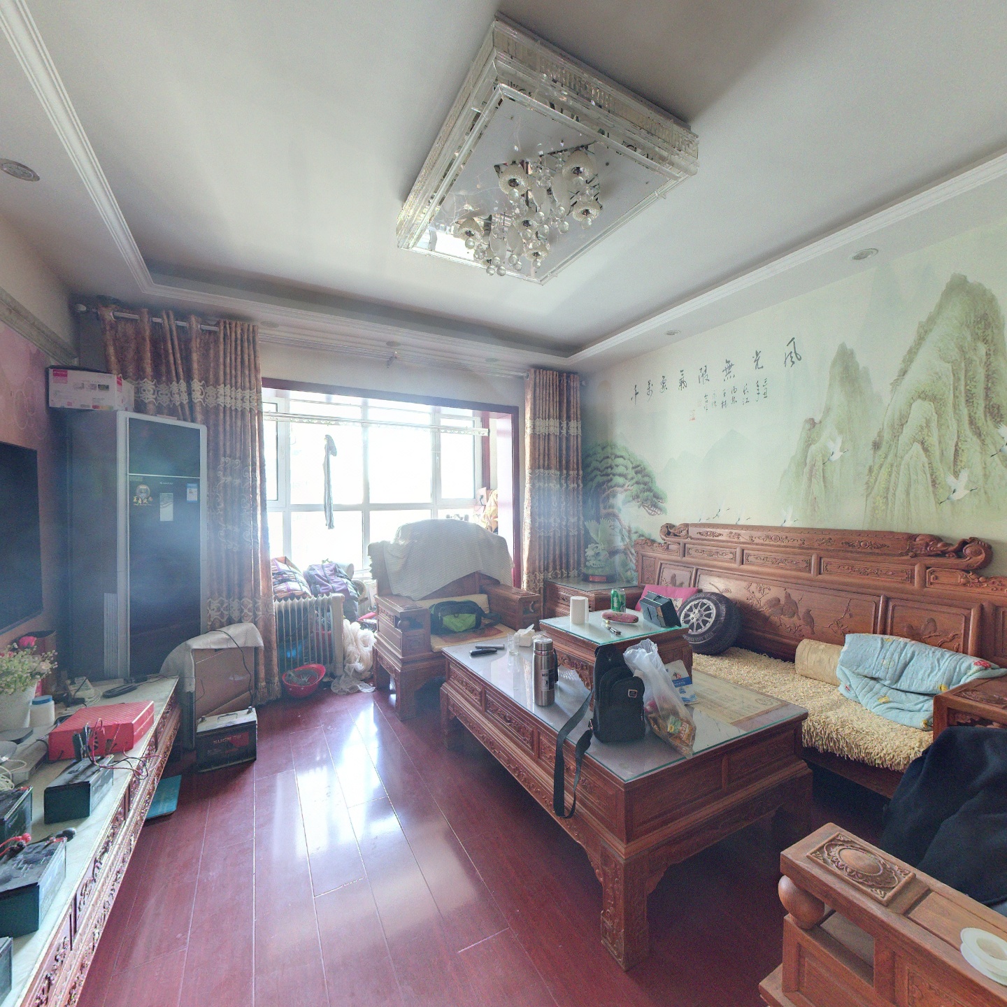 德信公园旁的房子，交通便利，景色优美，大两居