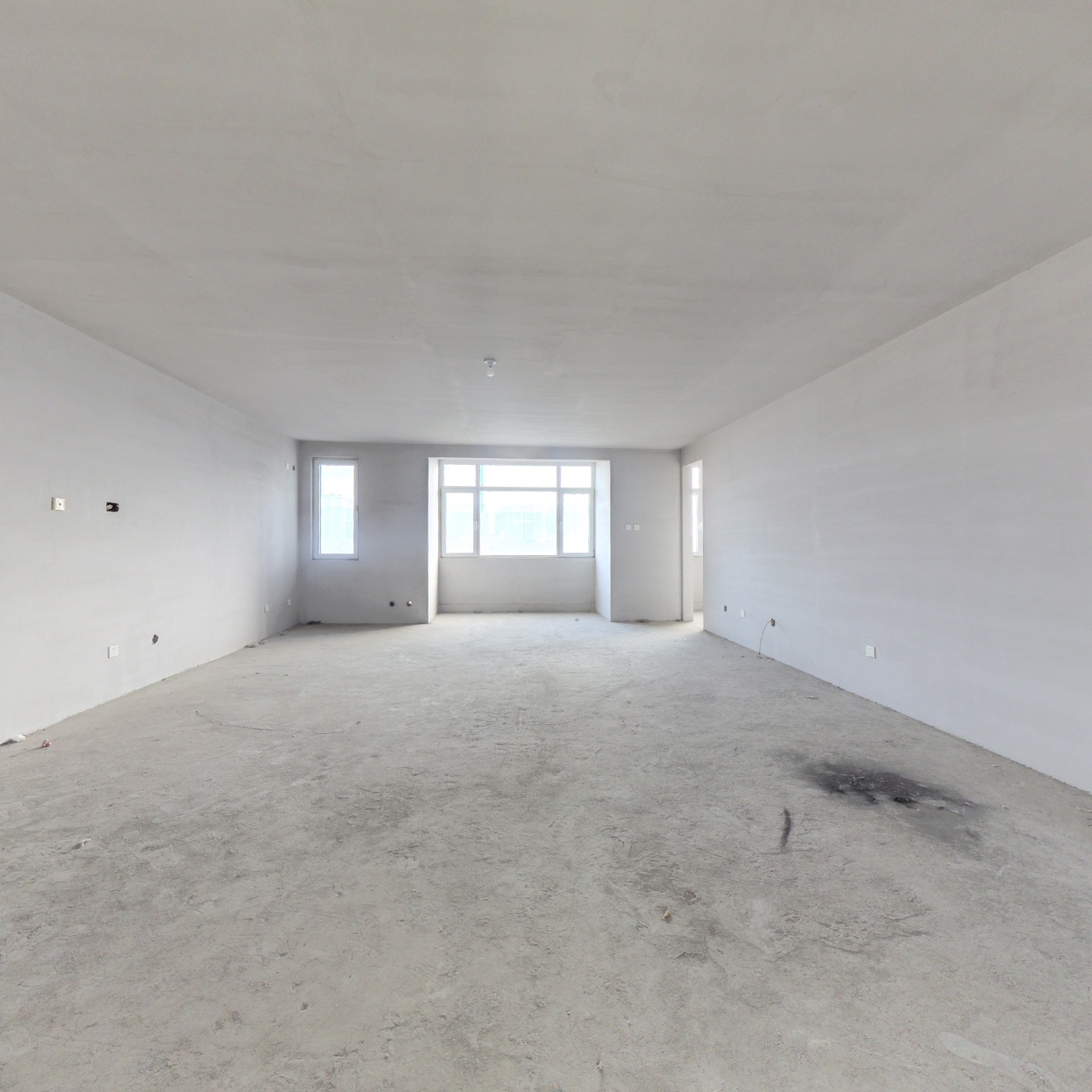 此房满五唯一，三跃四层叠拼，毛坯房，有车位