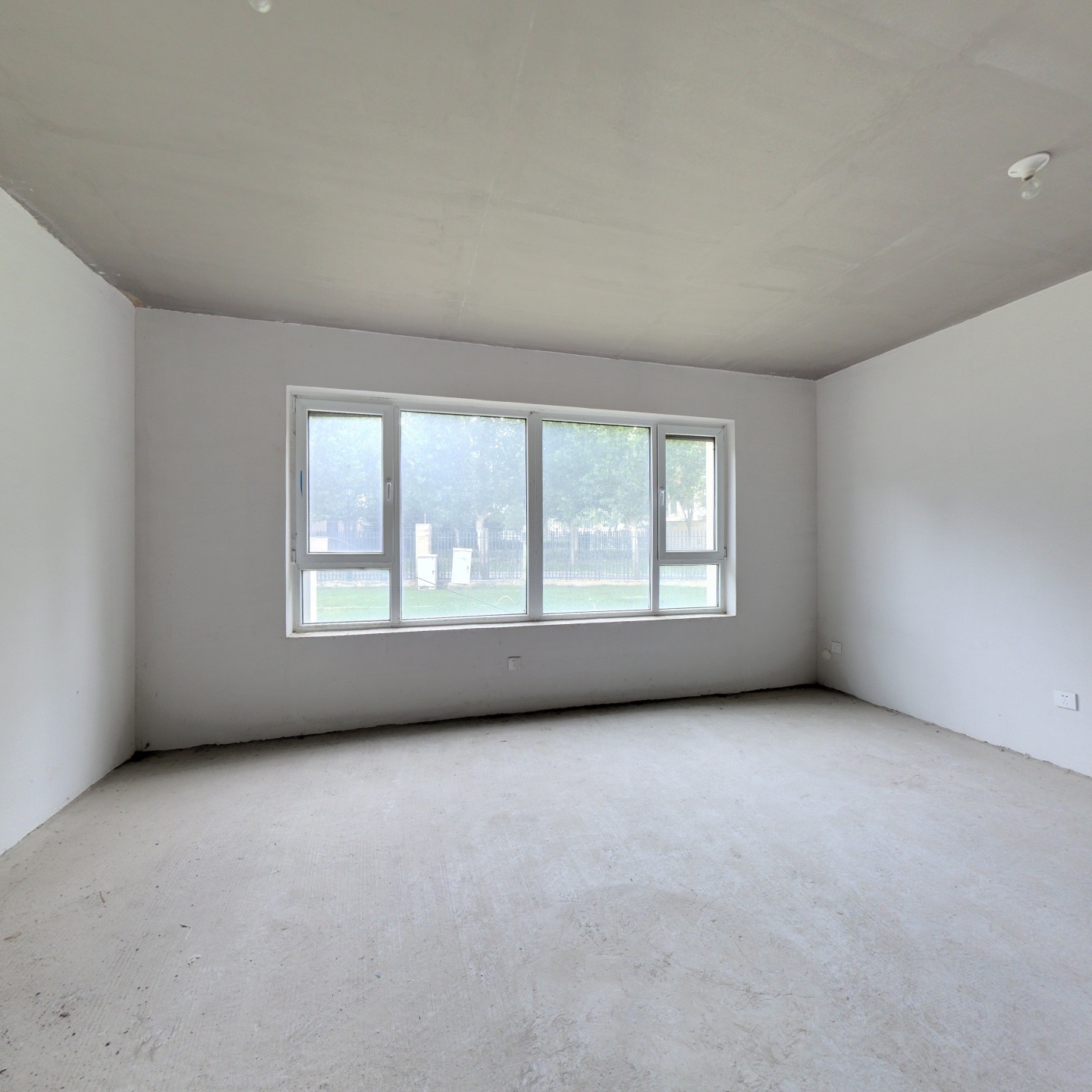 幸福物业 一定让你很幸福 孔雀城 带院子的三居室