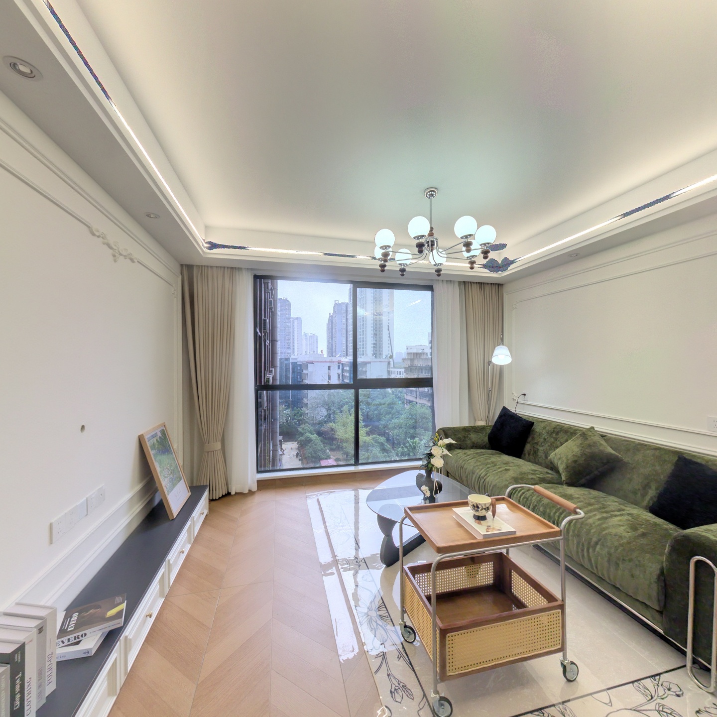 汽车东站旁中瀚复试两房精装拎包入住