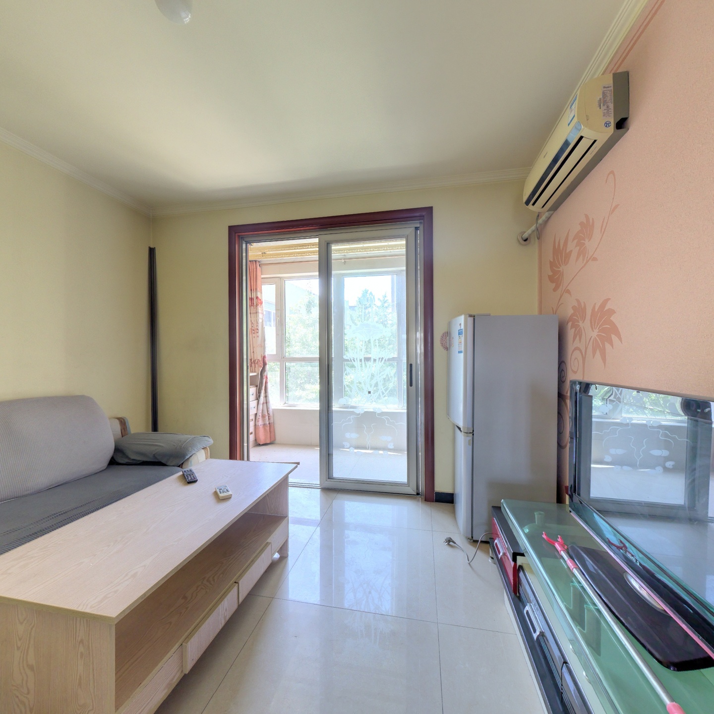 天地新城  南北通透两居室  低价出售  看房随时有钥匙