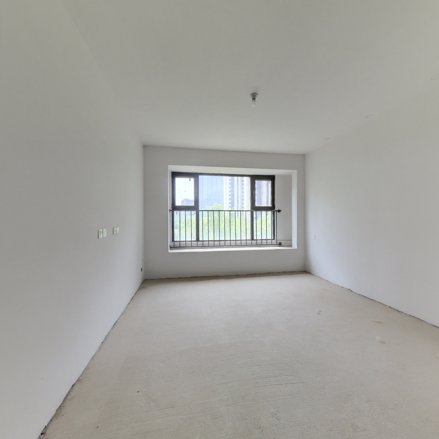 华远海蓝城，南北通透三居室，户型方正。