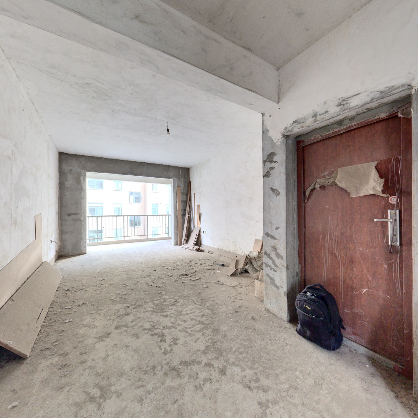 基建营商圈香樟园北苑毛胚大三房急售，出价就谈