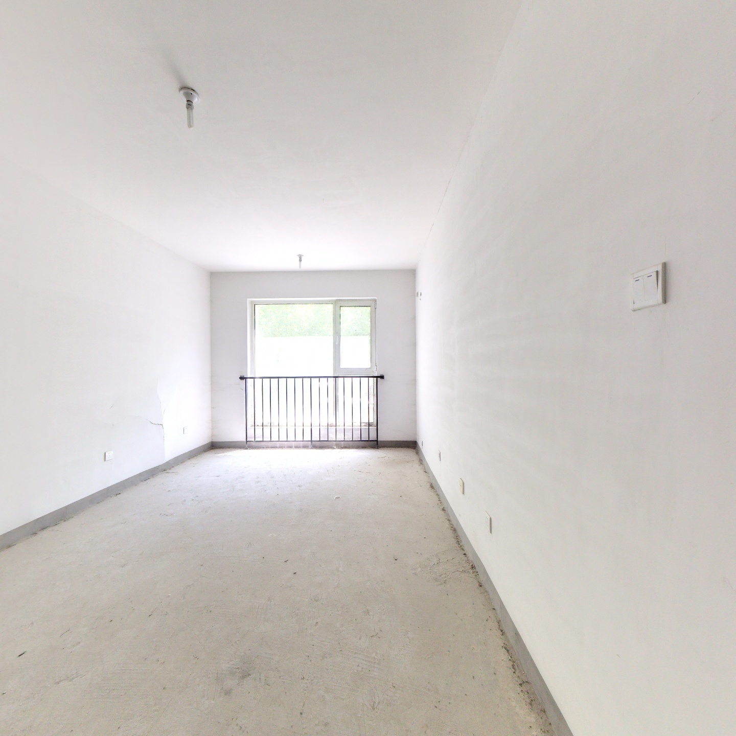 狮子城跃层，地下一层，地上一层，价格美丽