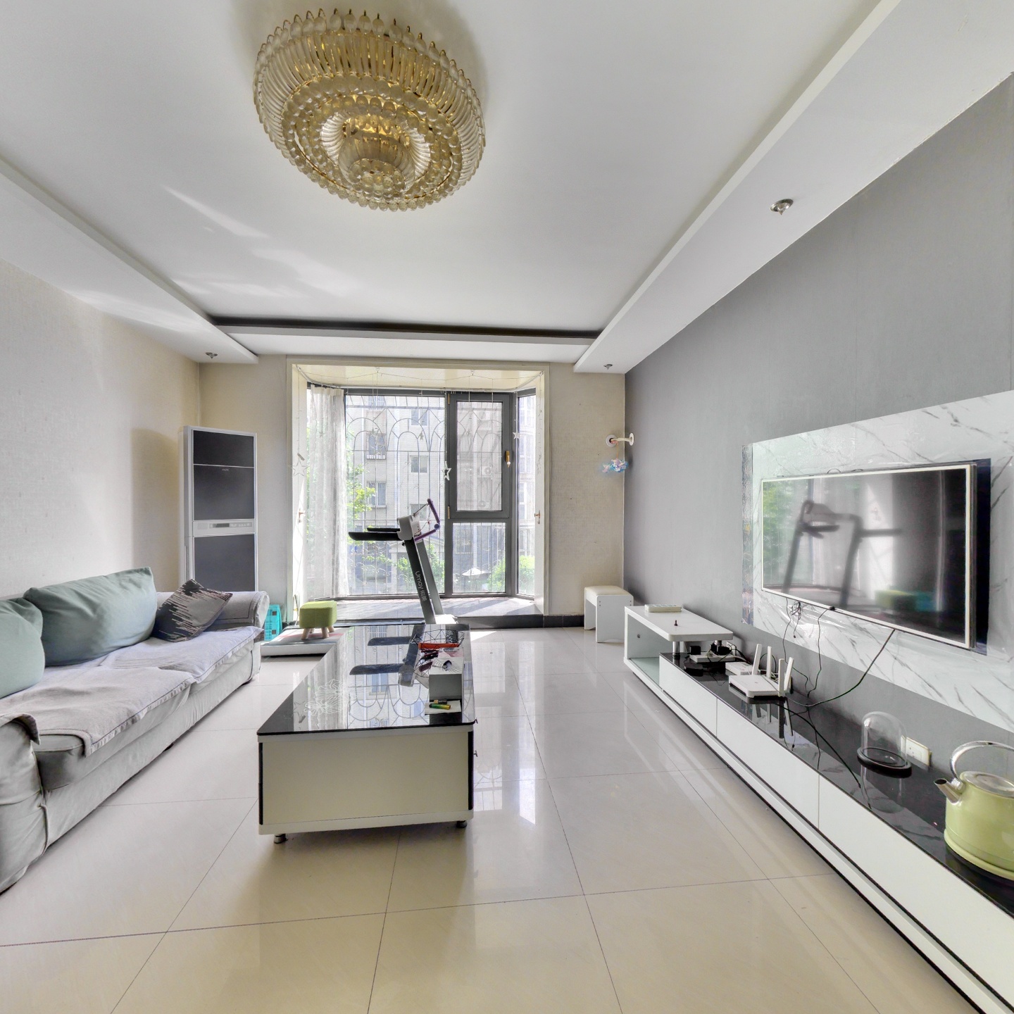 万达旁，版楼，两居室，南北通透，采光好物业管理优