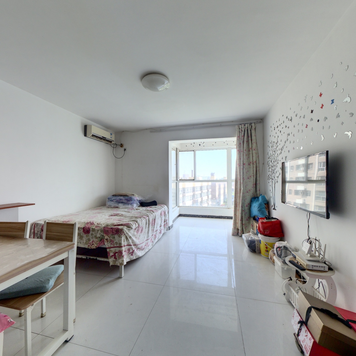 四季橙东向精装一居室,户型方正，采光充足。