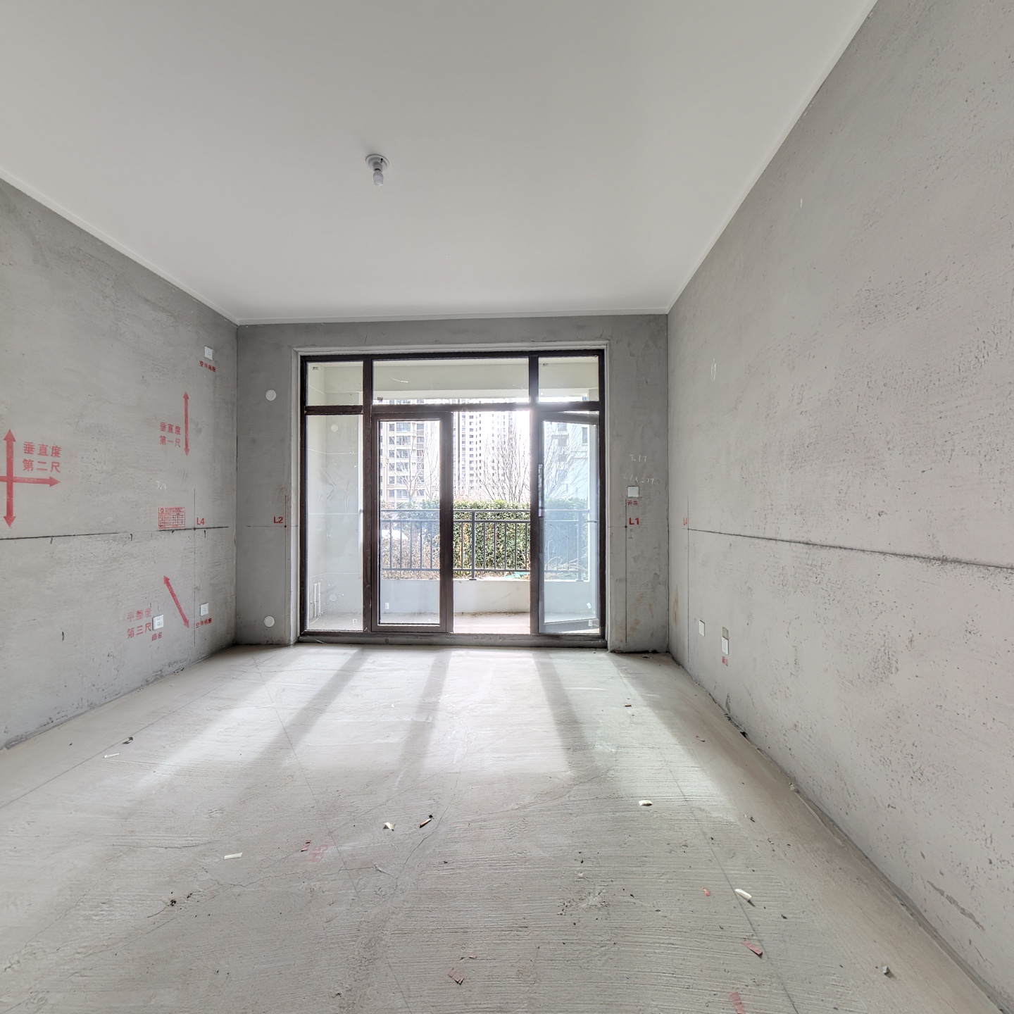 凤麟府一层带院南北通透两居带车位