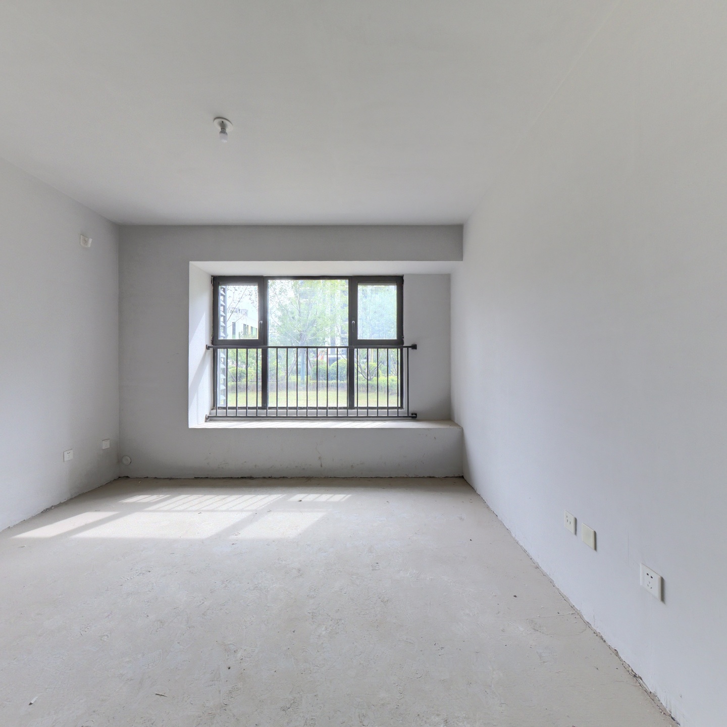 双卫三居室，价格可议，一梯两户，南北通透