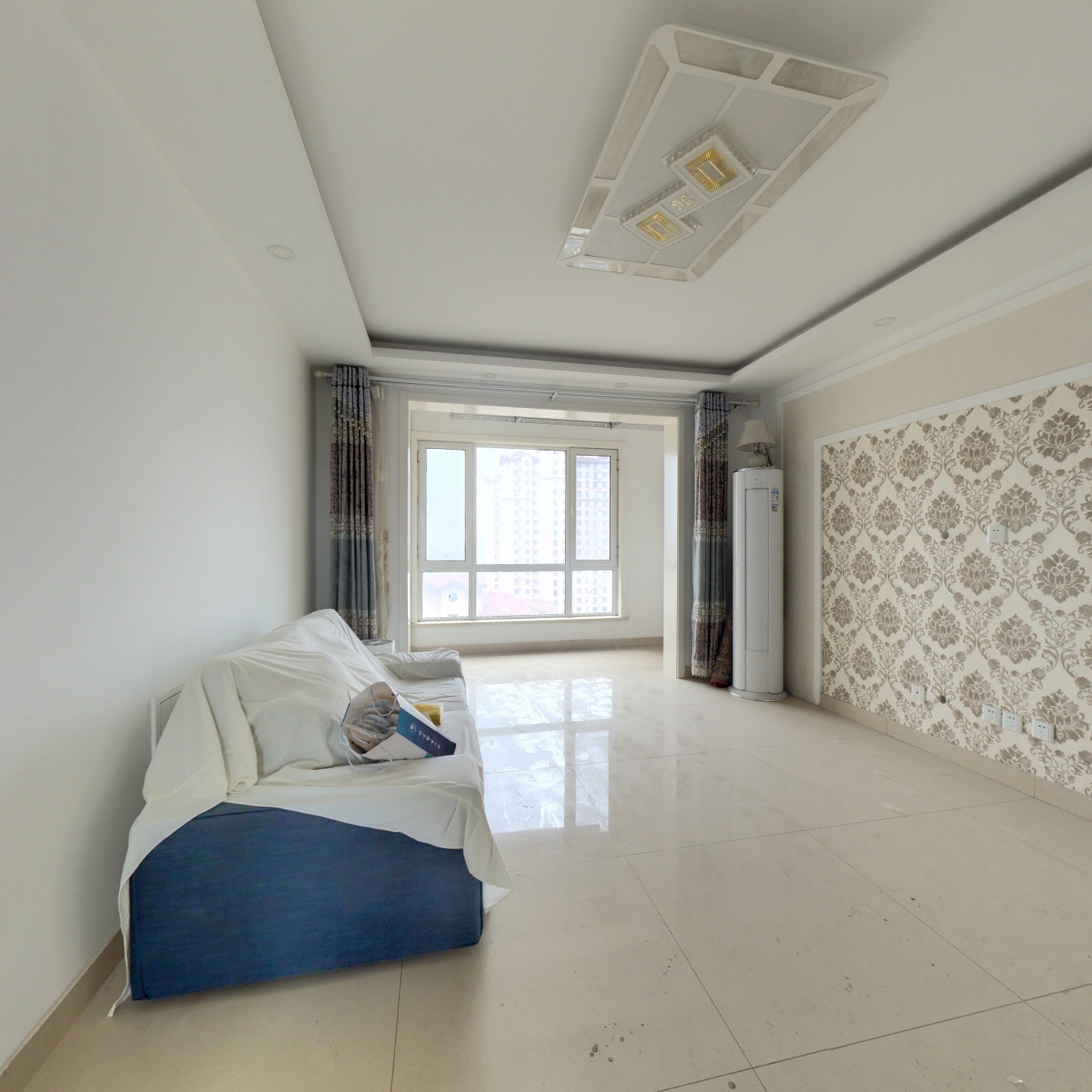 小区环境优美，房子精装未住，南北通透三居室