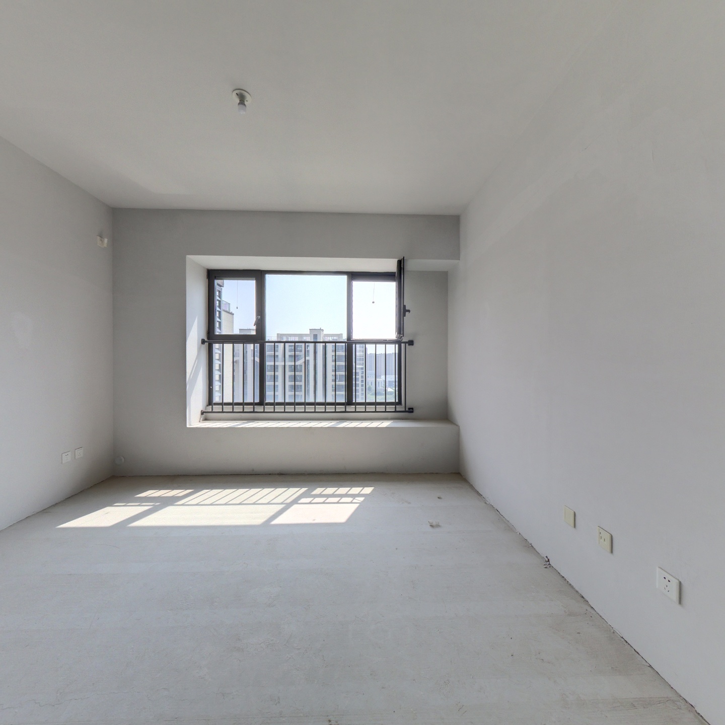 店长推荐 毛坯随意装修 诚意出售