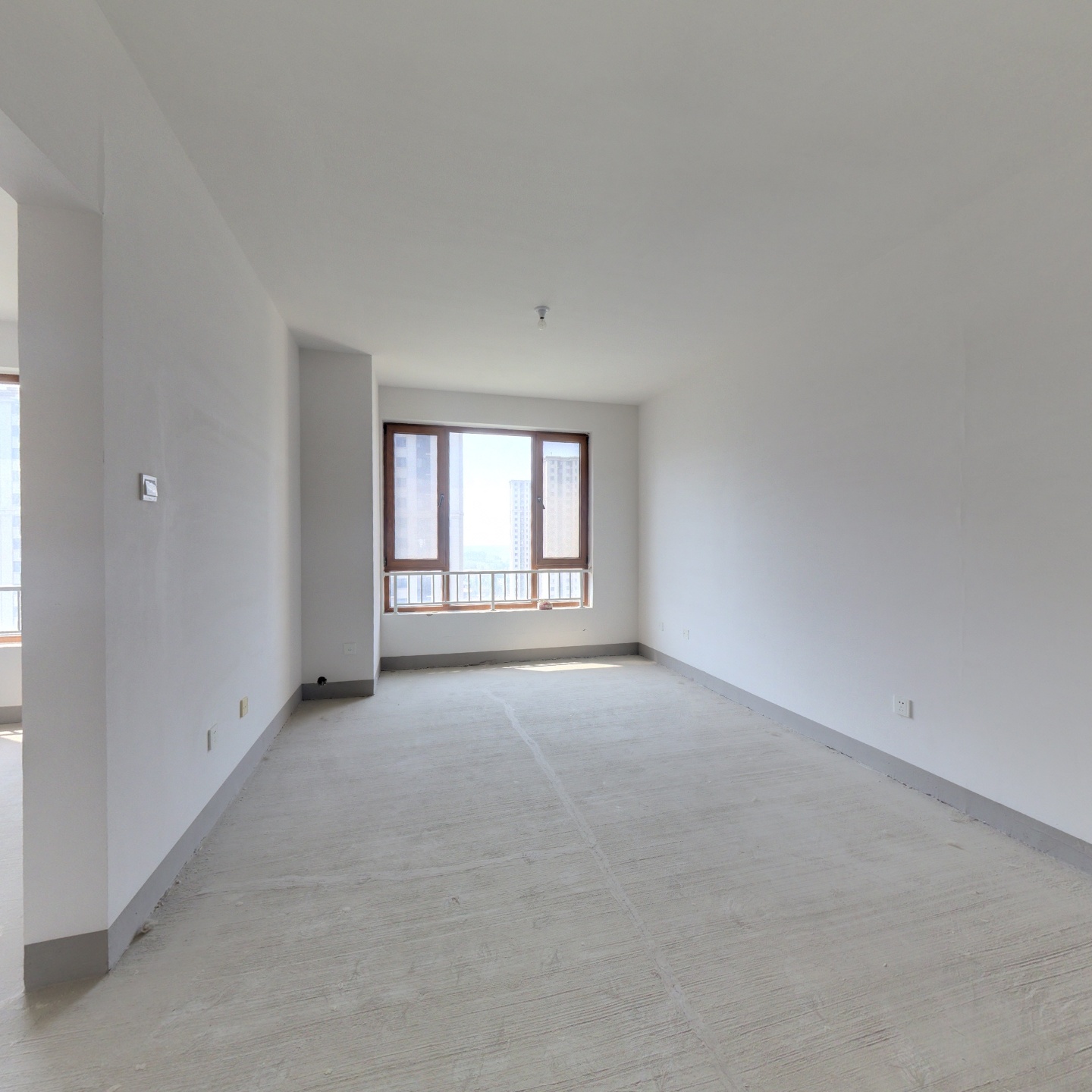 中楼层 朝南两居 视野好 位置安静 满二