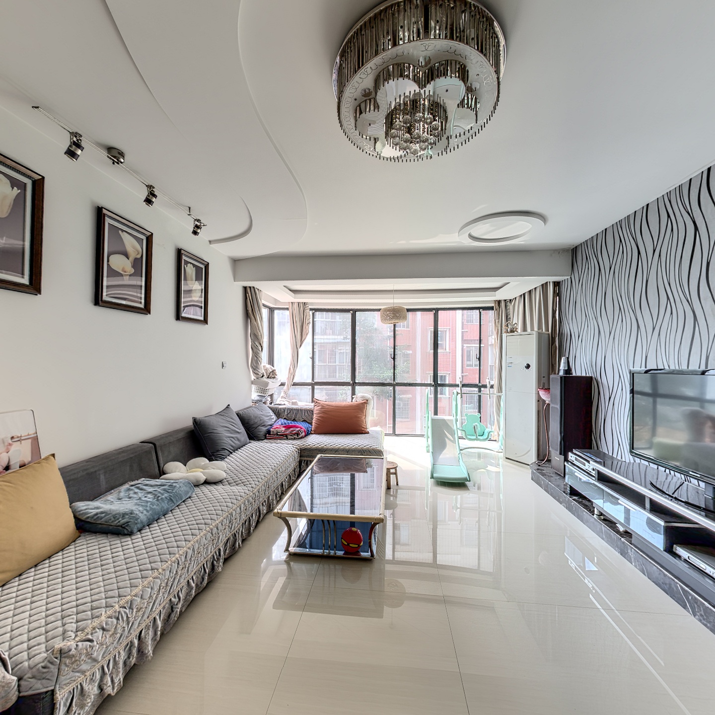 三大桥新景家园中层大三房带装修打包出售，随时看