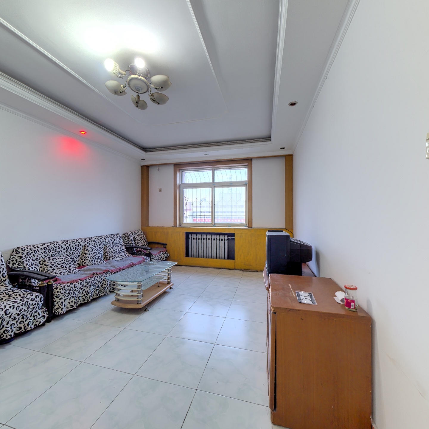 位于政法街，生活配套设施齐全，户型方正