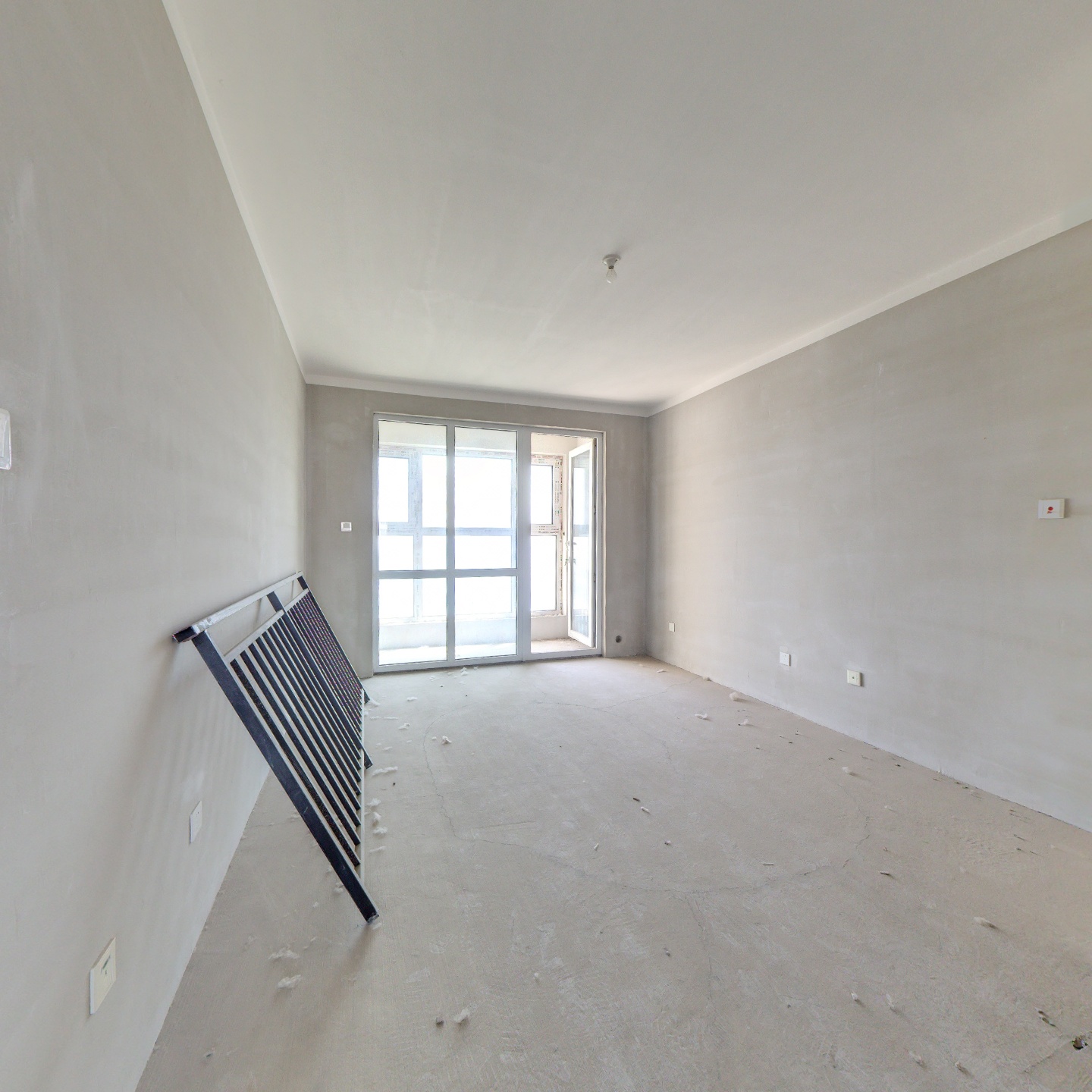 业主诚意出售，房本满二，户型方正，看房子方便。