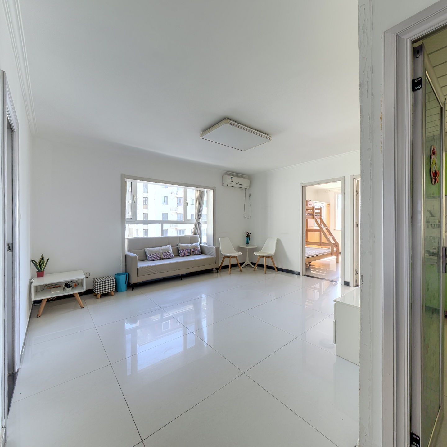 东南两居，视野宽阔，中间层 全天采光，精装