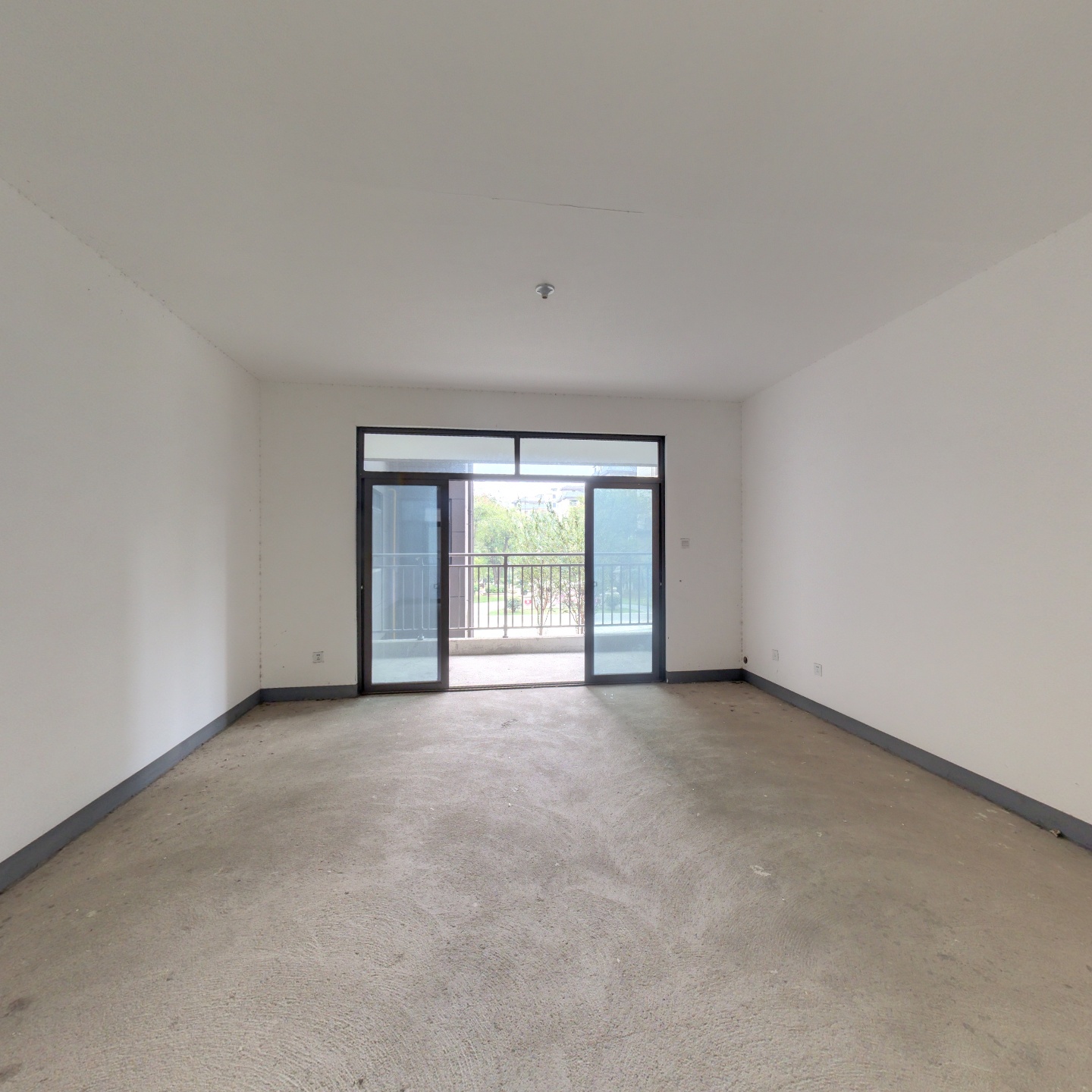 天元美居乐珑庭 集中供暖小区 大四房