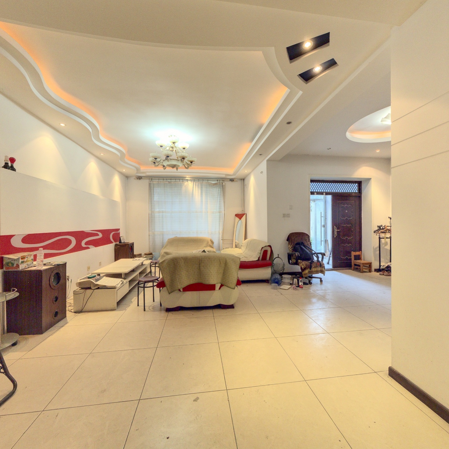 华阳别墅小区是独栋的，带一个小院，小区环境优美