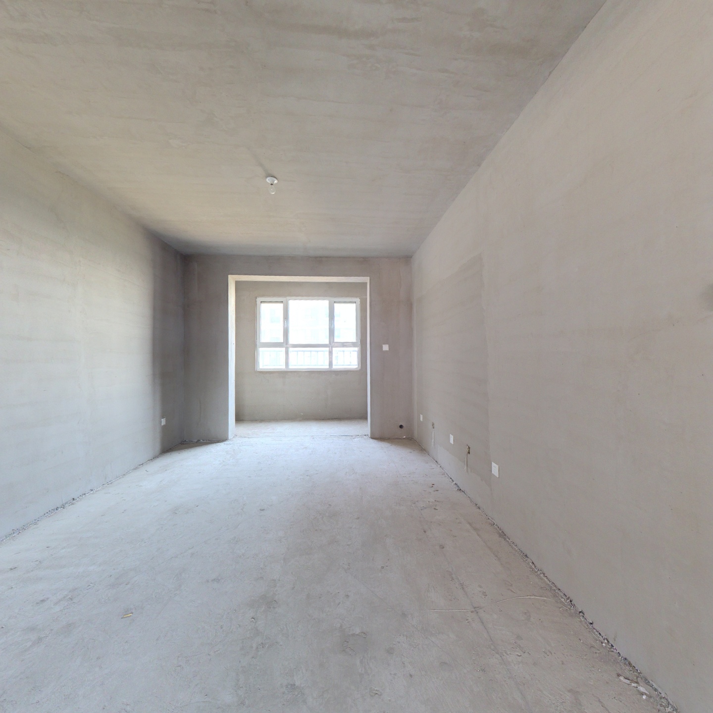 此房格局户型方正，中间楼层，满二税费少，南北通透