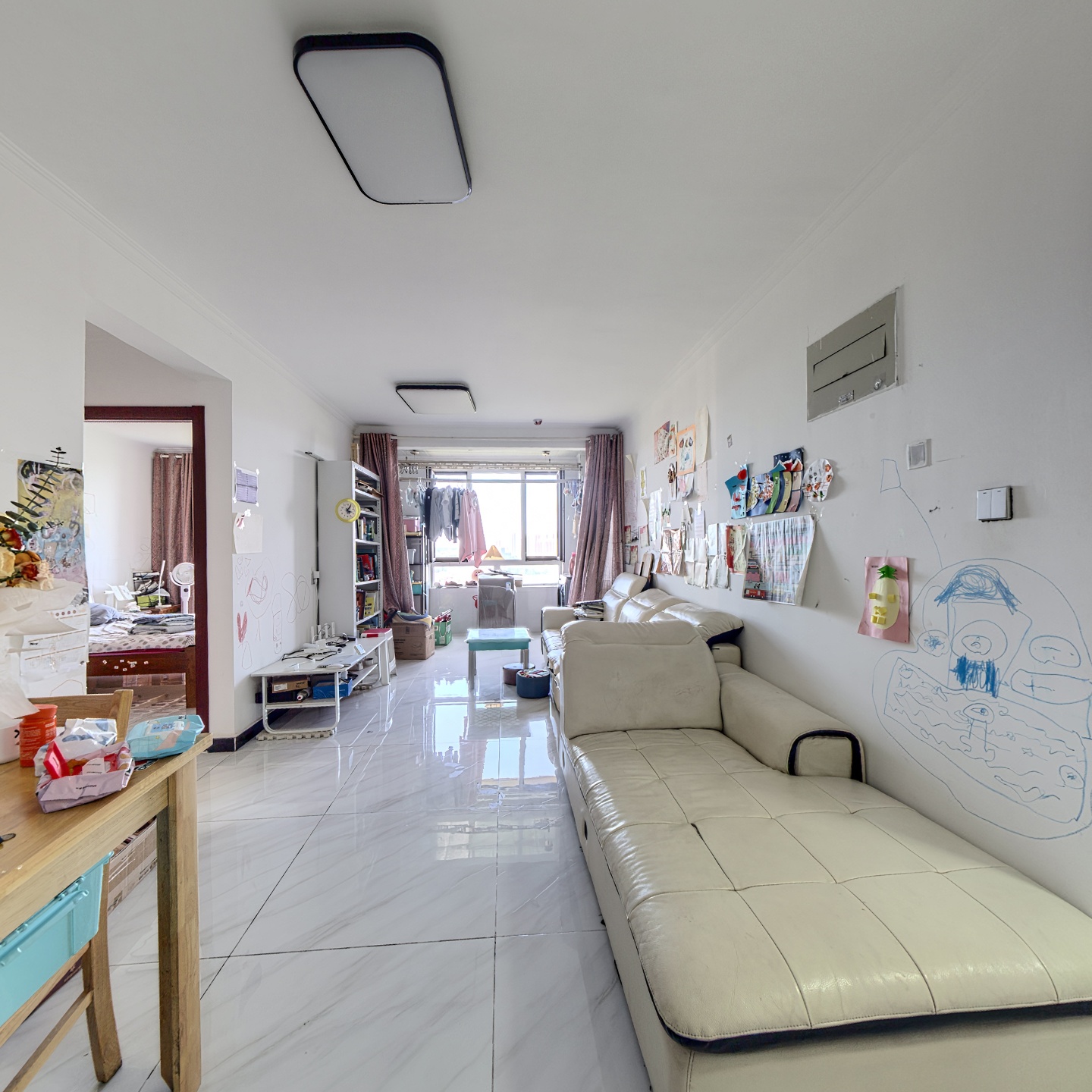 此房东北方向，楼层好，房屋宽敞明亮。