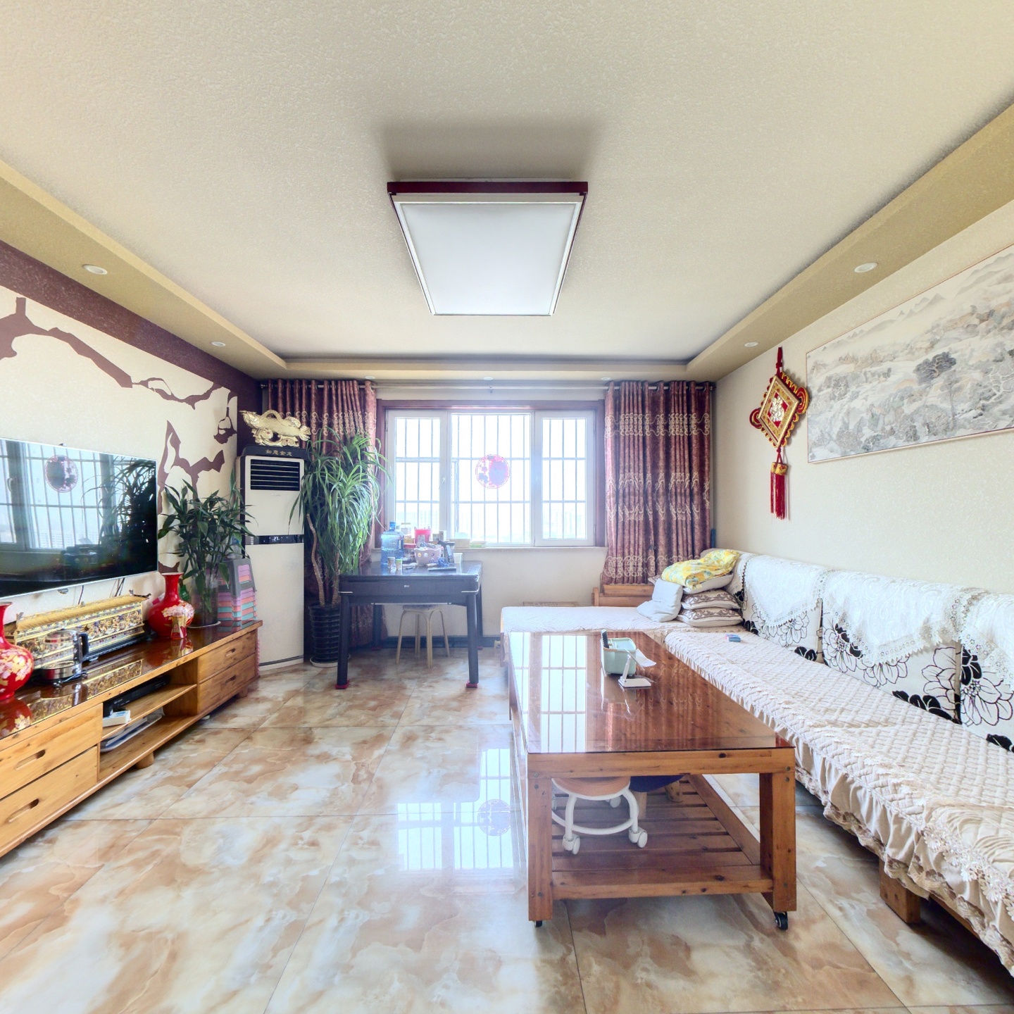 小区环境良好，车位充足，无浪费空，房本满五唯一