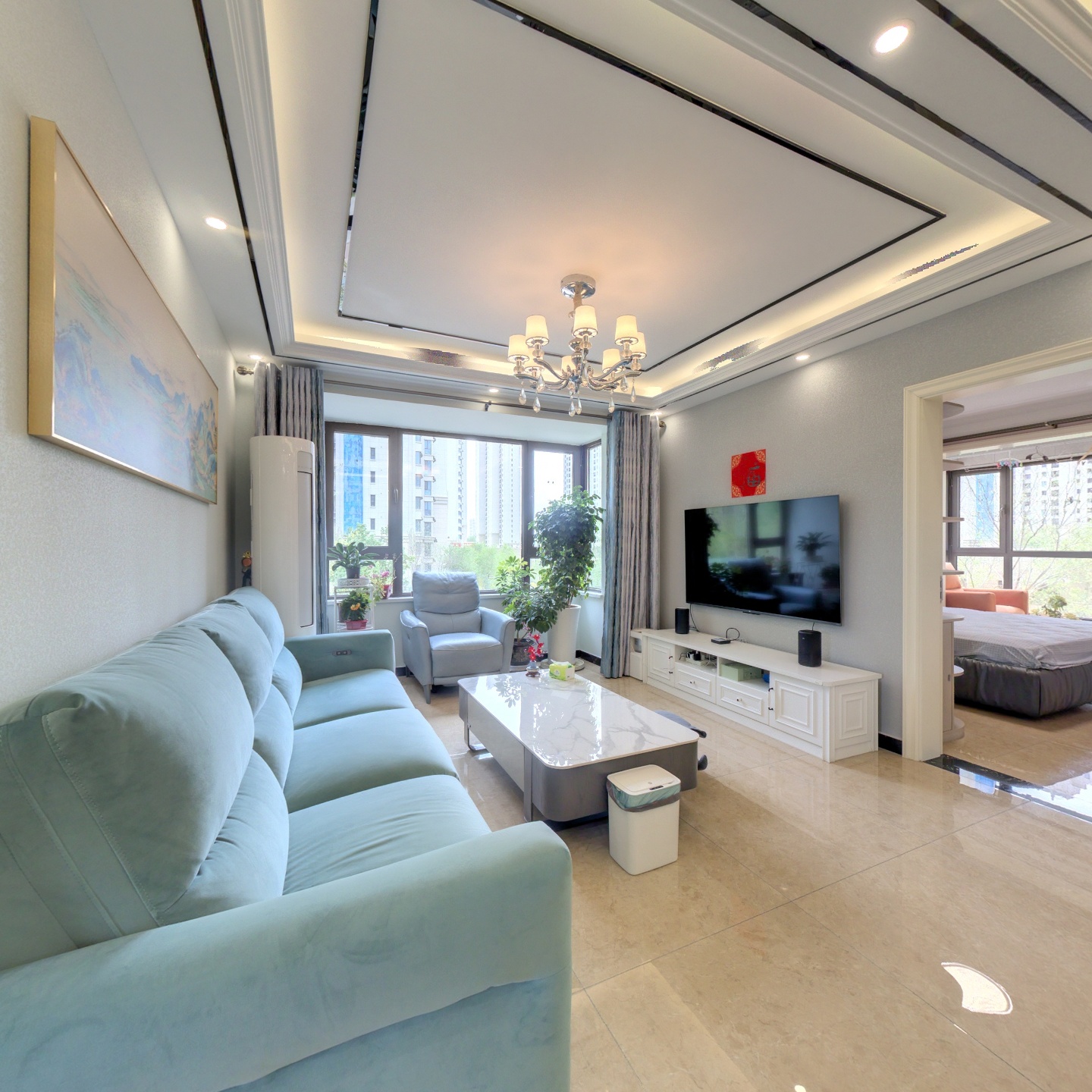 房子南北通透三居，房本满二，精装修。