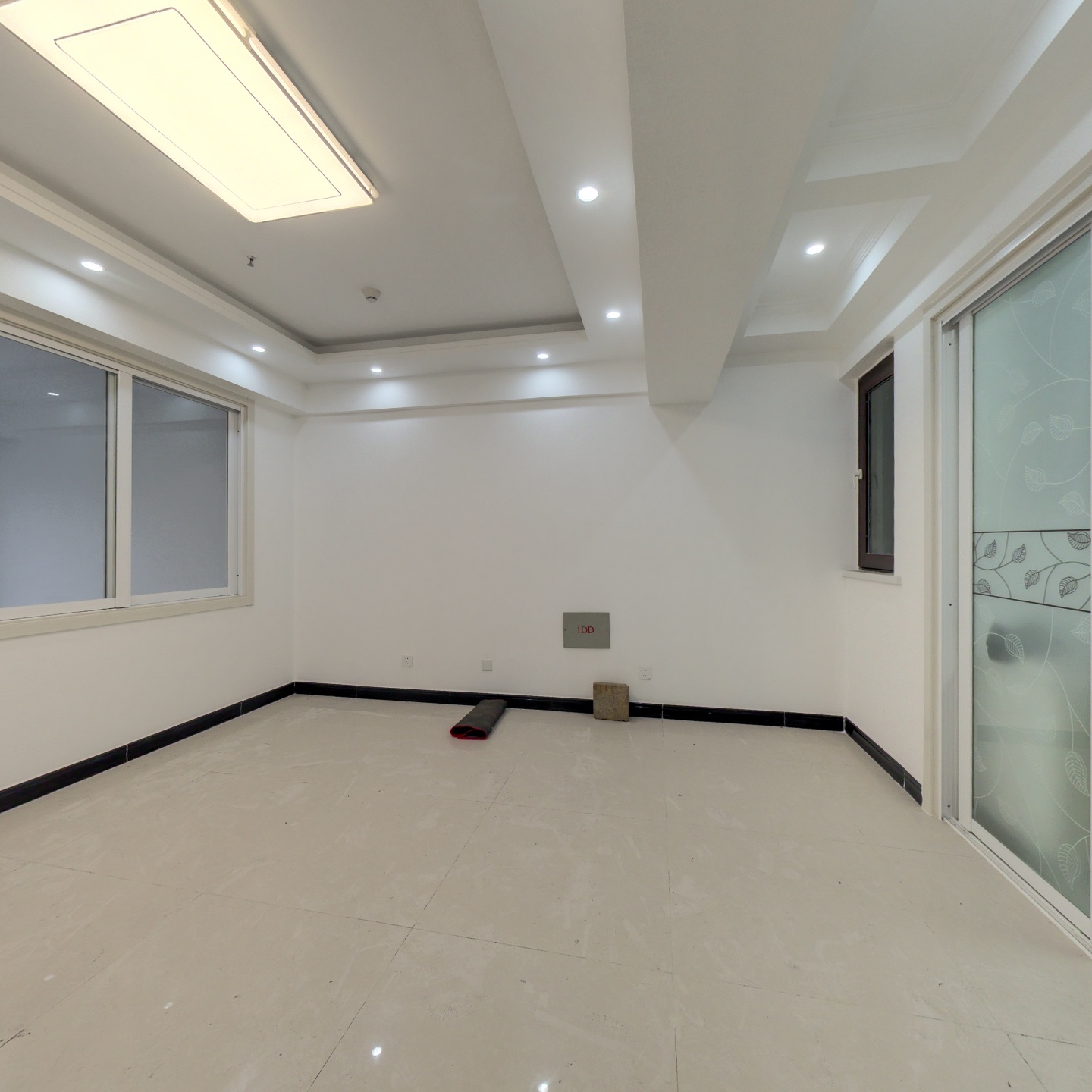 此房子为70年产权办公注册公司都可以