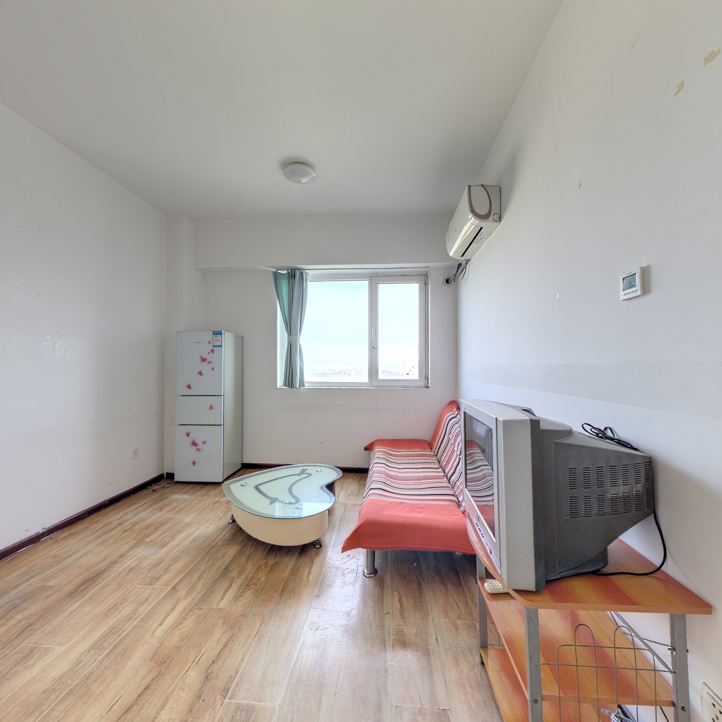 金竹花园，满五唯一，简装，无抵押无户口，东北向。