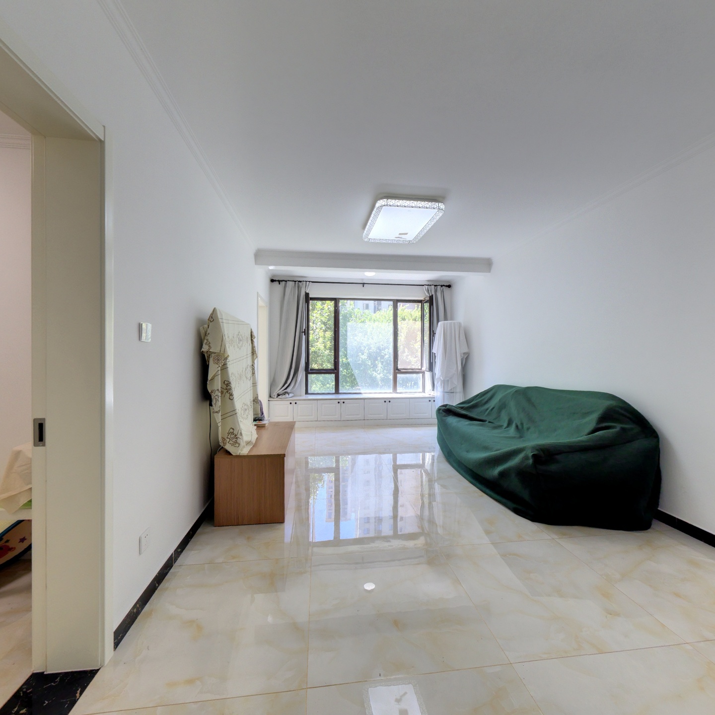 新干线自住精装三居，保持得很好，满二税少